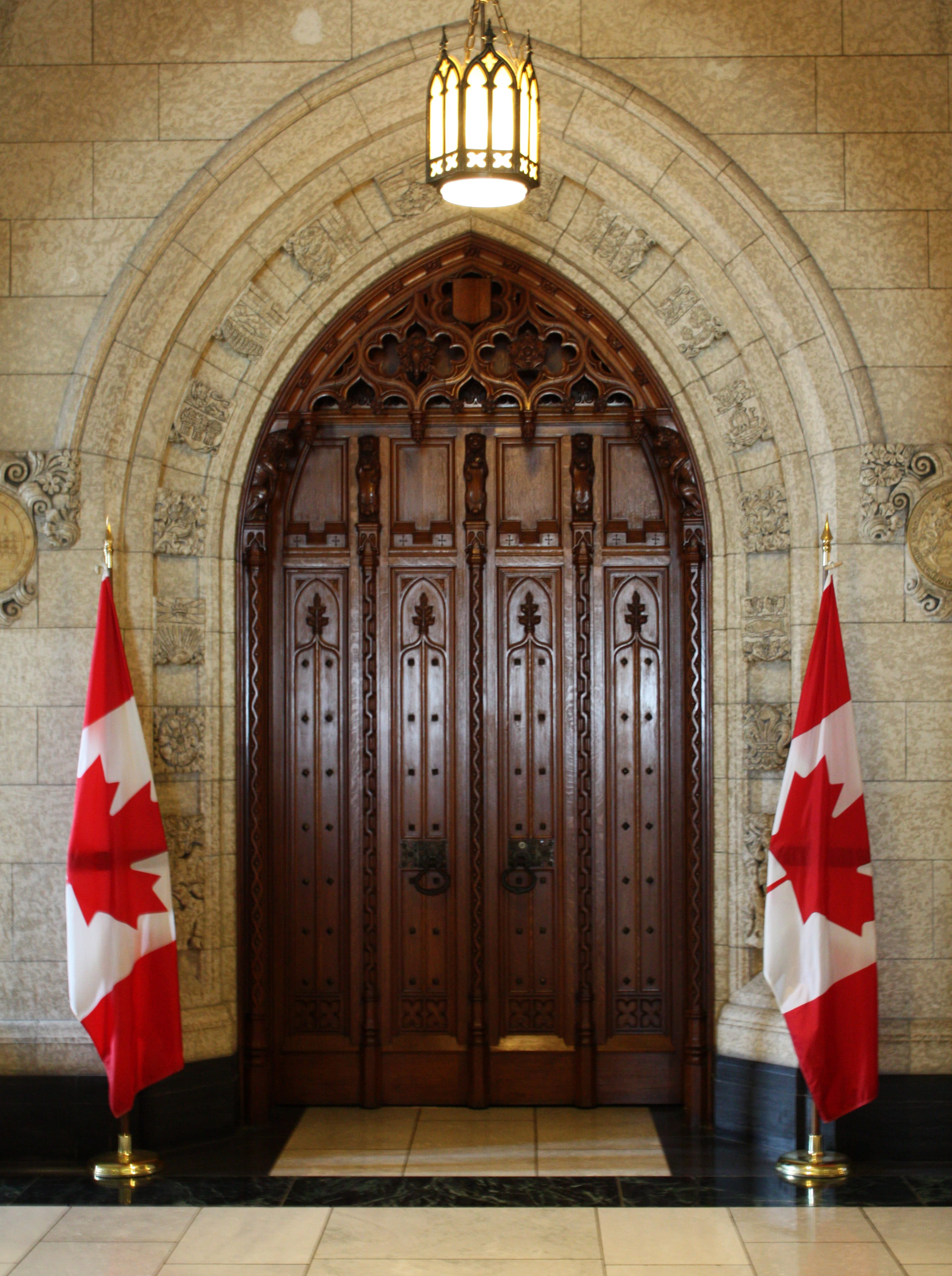 centre, main door, Main, commons, block, flag, ontario, Centre Block, 2K, House of Commons, public domain, door, entrance, ottawa, Ottawa, red, indoors, Phone HD Wallpaper