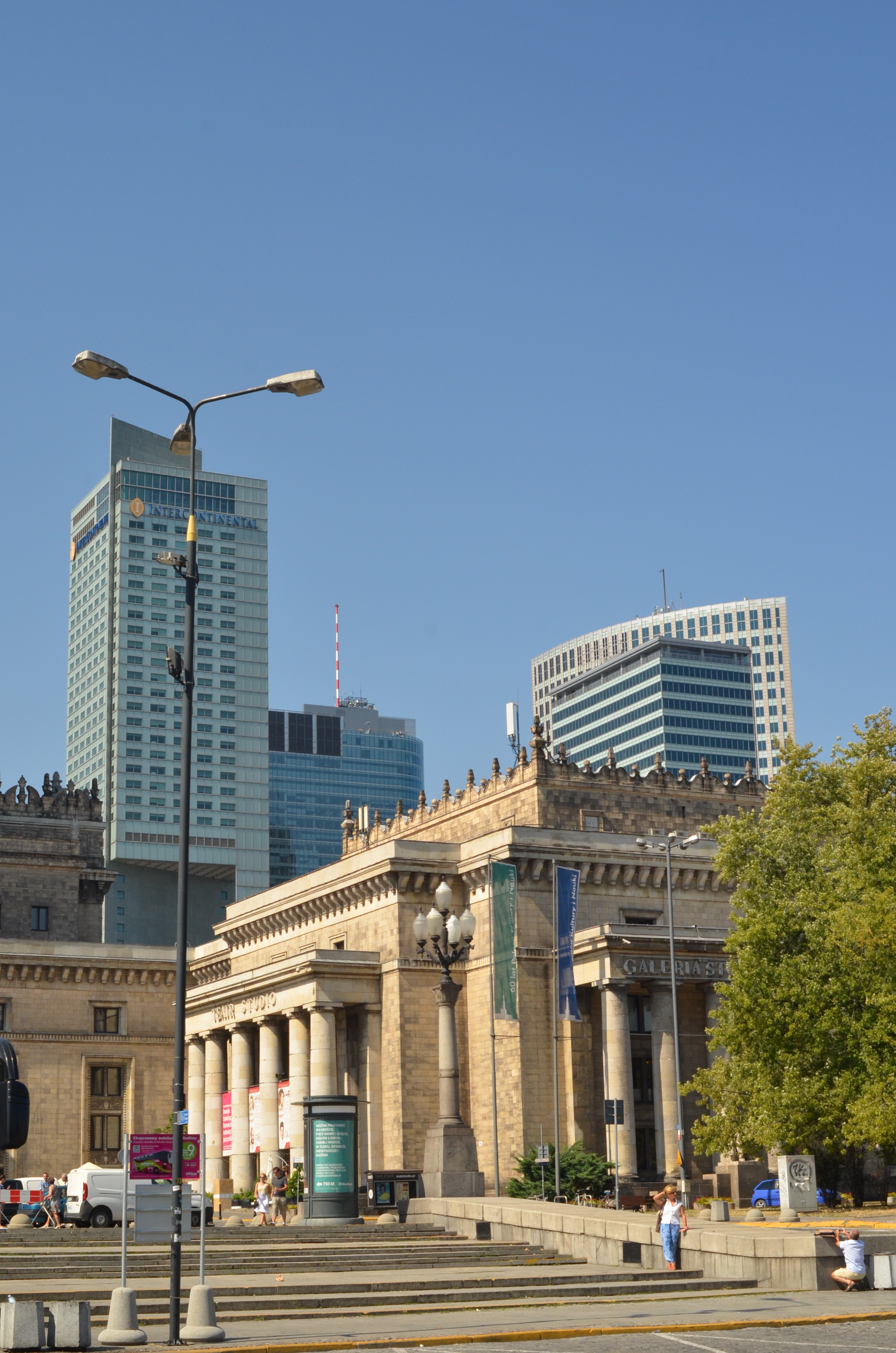 copy space, tourism, 2K, the centre of, group of people, travel destinations, the city centre, poland, buildings, architectural column, the skyscraper, Phone HD Wallpaper