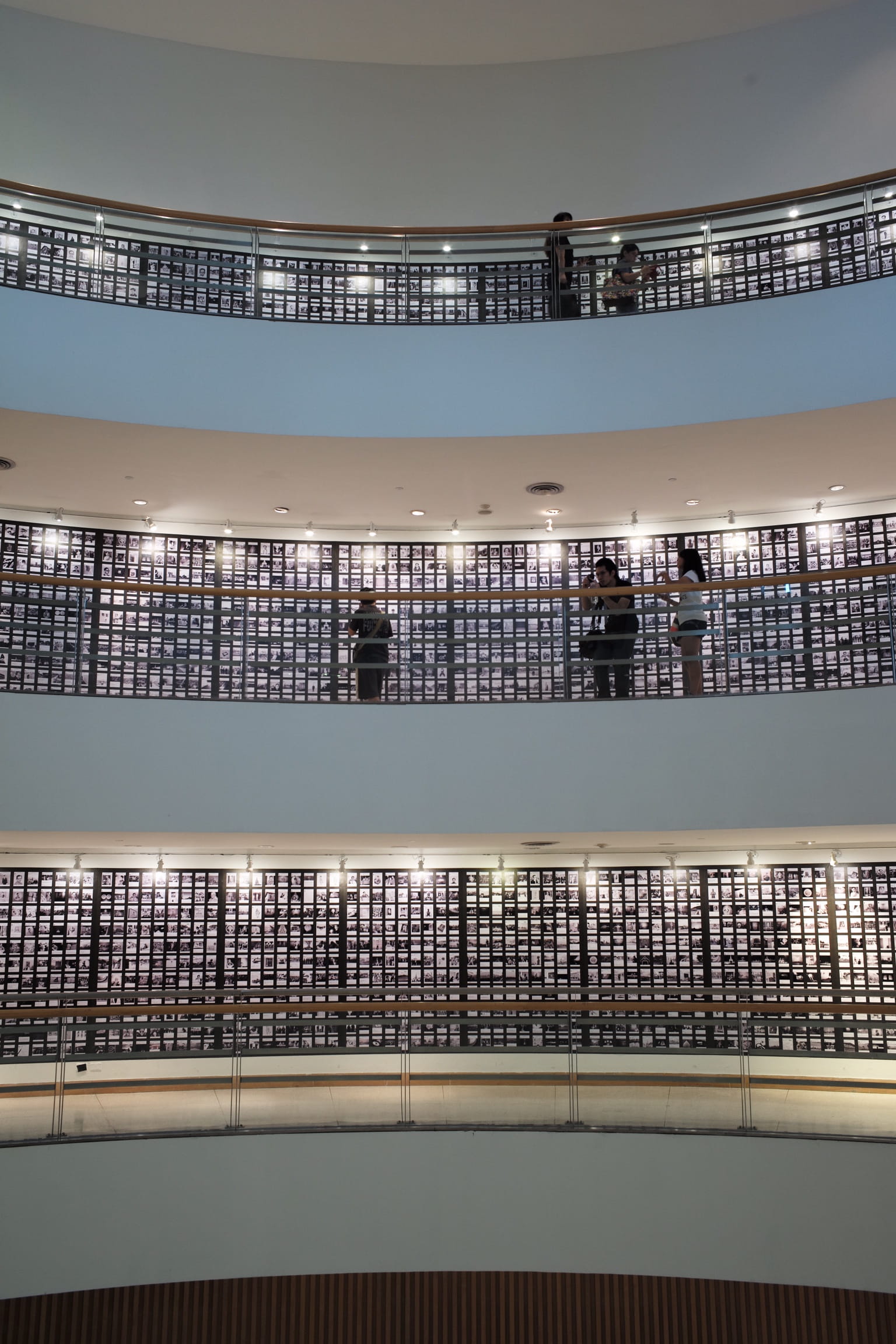bookshelf, shelf, book, no people, indoors, learning, building, large group of objects, built structure, balcony, bangkok art and culture centre, lighting equipment, Phone HD Wallpaper