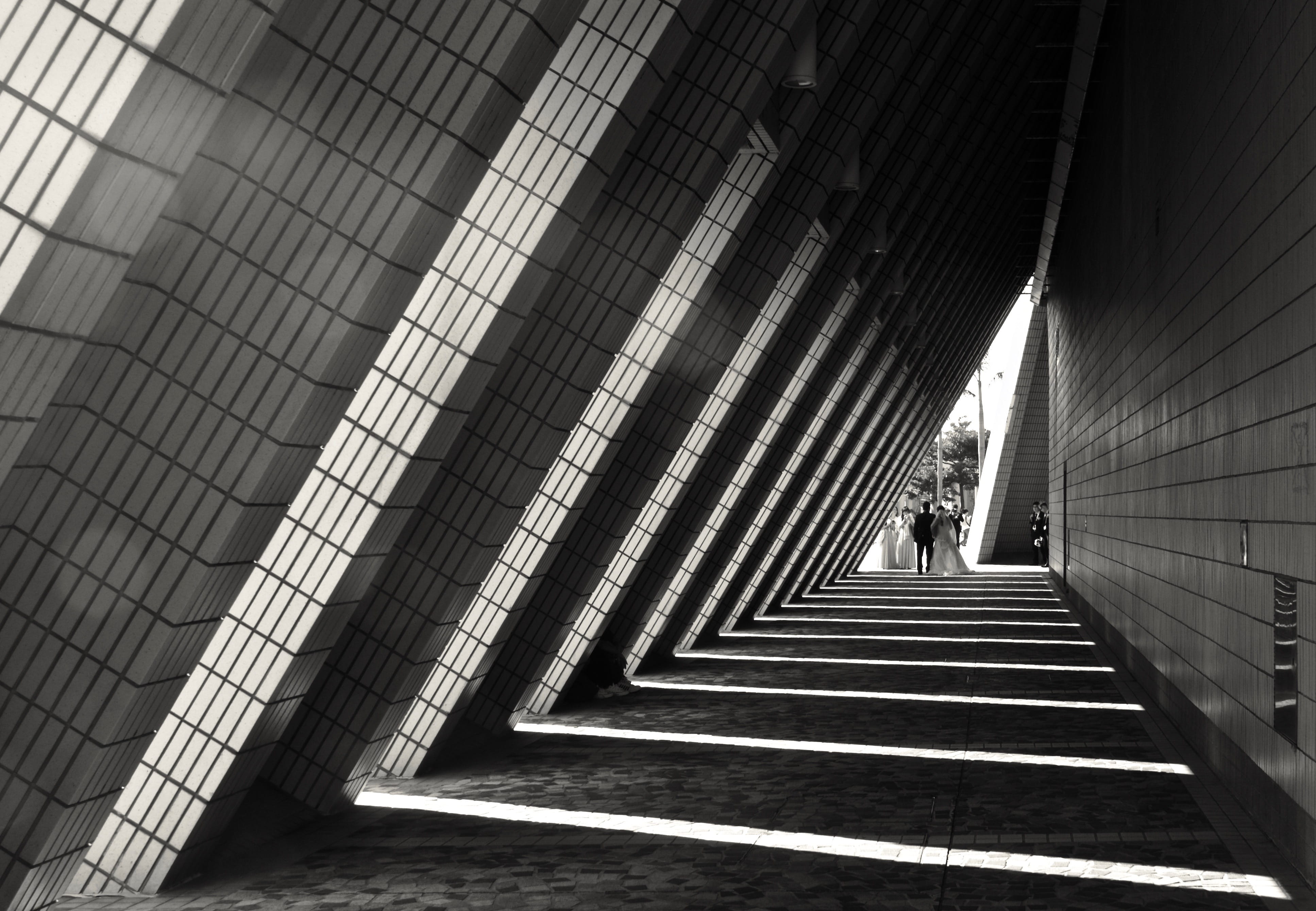 the way forward, men, city, built structure, real people, pattern, lifestyles, hong kong, incidental people, hong kong cultural centre, building, steps and staircases, HD Wallpaper