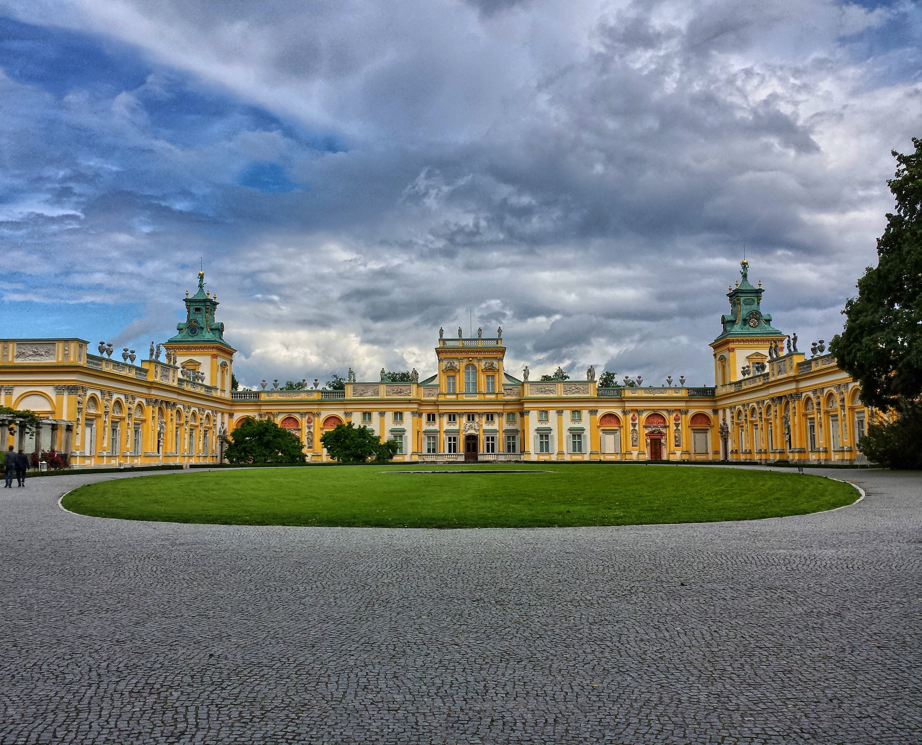 sky, architecture, travel, government, building, warsaw, plant, 2K, no people, wilanów, clouds, barok, cloud - sky, daytime, building exterior, history, HD Wallpaper