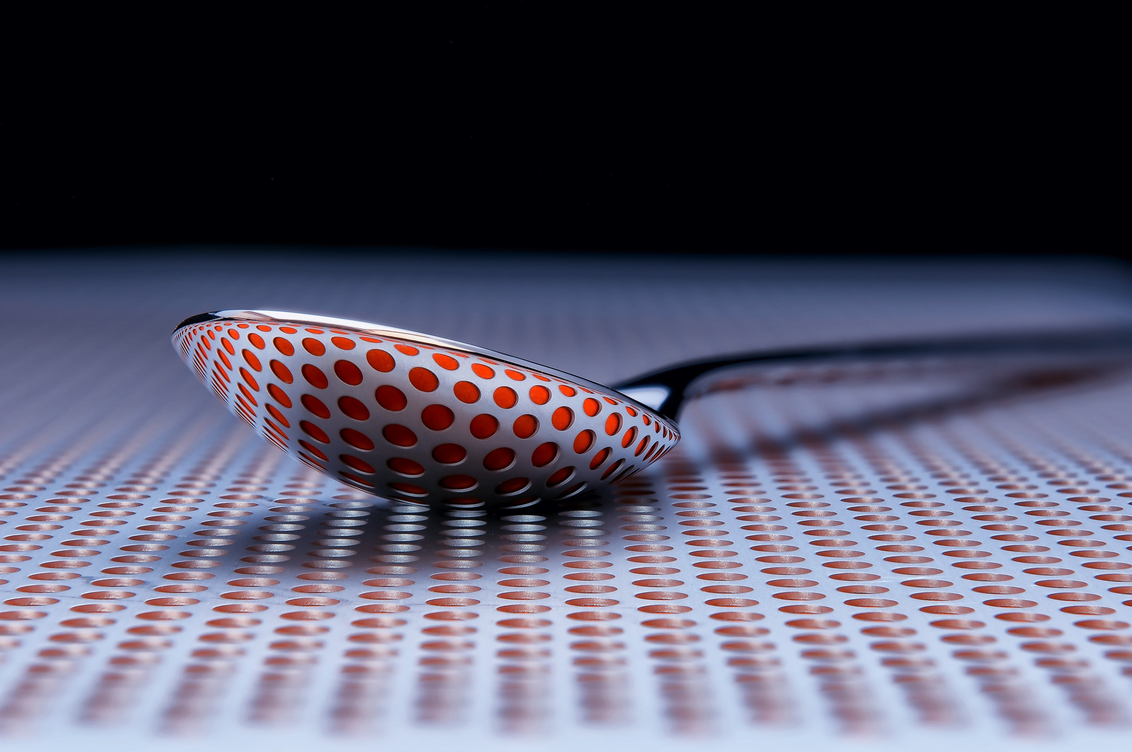 copy space, no people, pattern, spotted, indoors, Structure, 4K, computer equipment, Spoon, arts culture and entertainment, connection, red, blue, black color, HD Wallpaper