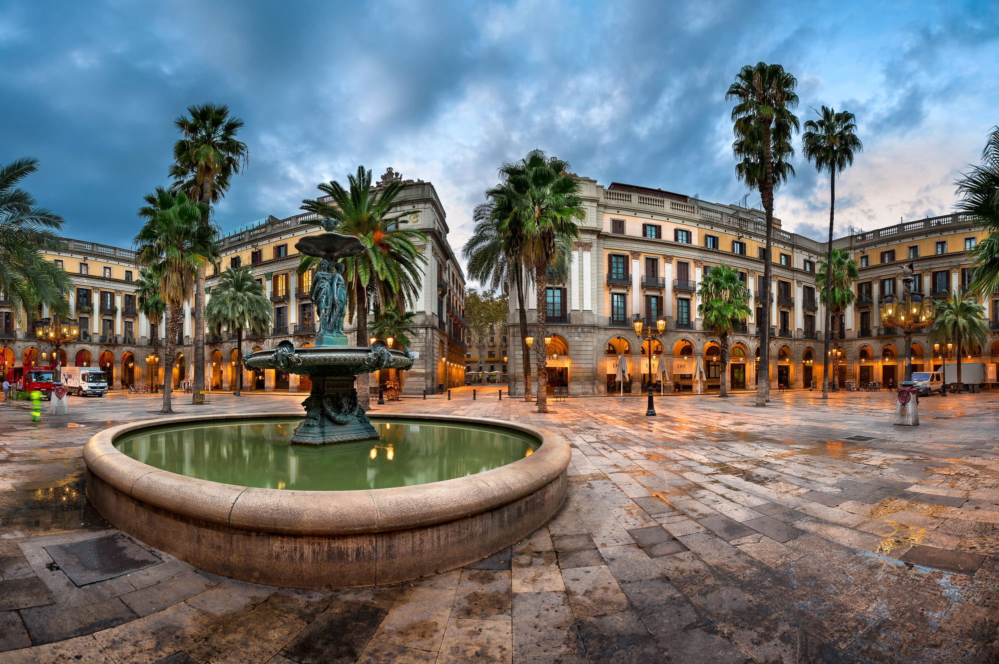 city, concrete, tropical climate, plant, palm trees, palm tree, sky, cloud - sky, building, travel destinations, tree, incidental people, brown, Catalonia, HD Wallpaper