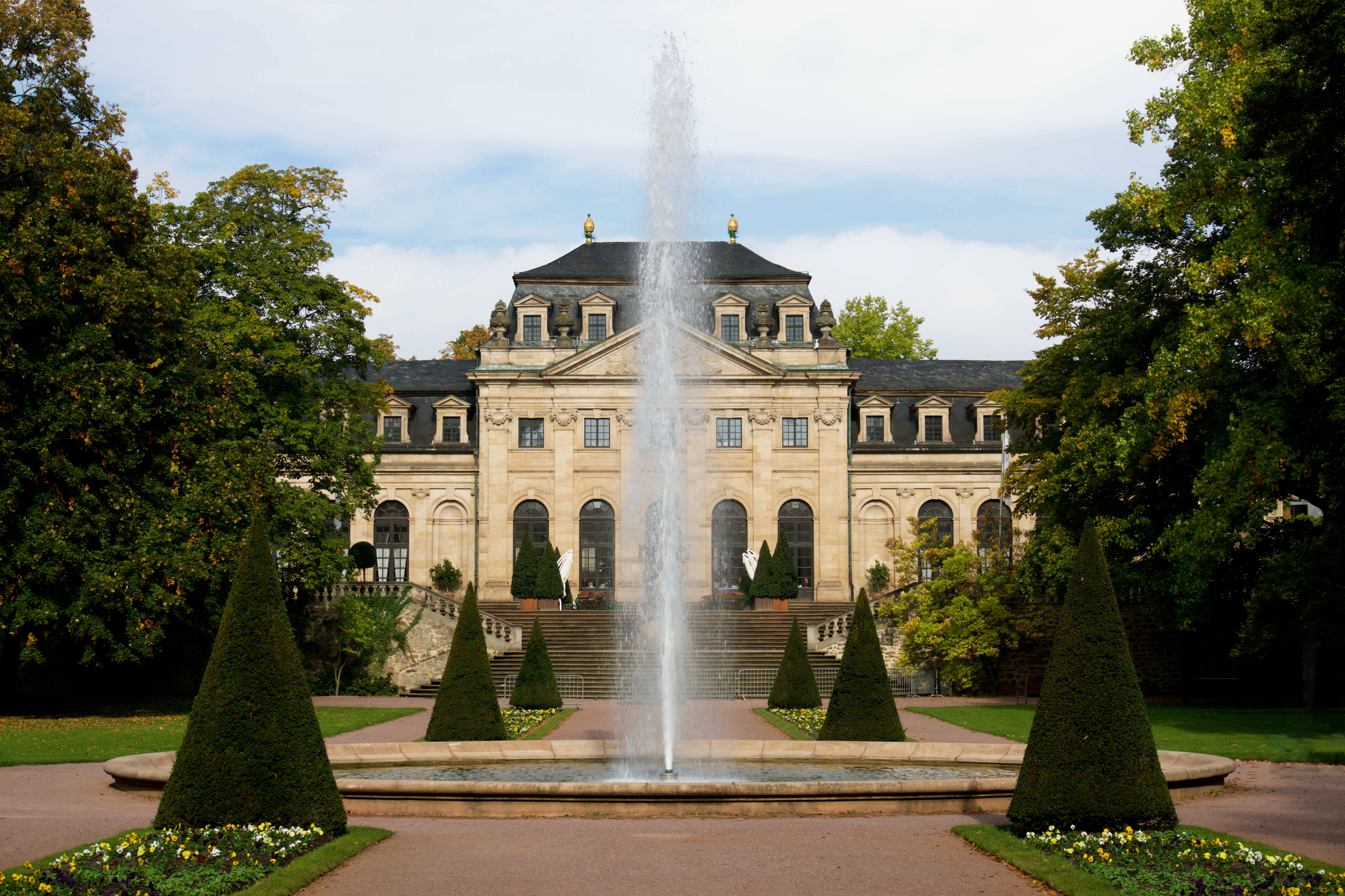 travel destinations, no people, tree, architectural column, garden, history, park, tourism, facade, sky, fountain, hedge, Fulda, concrete, nature, building exterior, HD Wallpaper