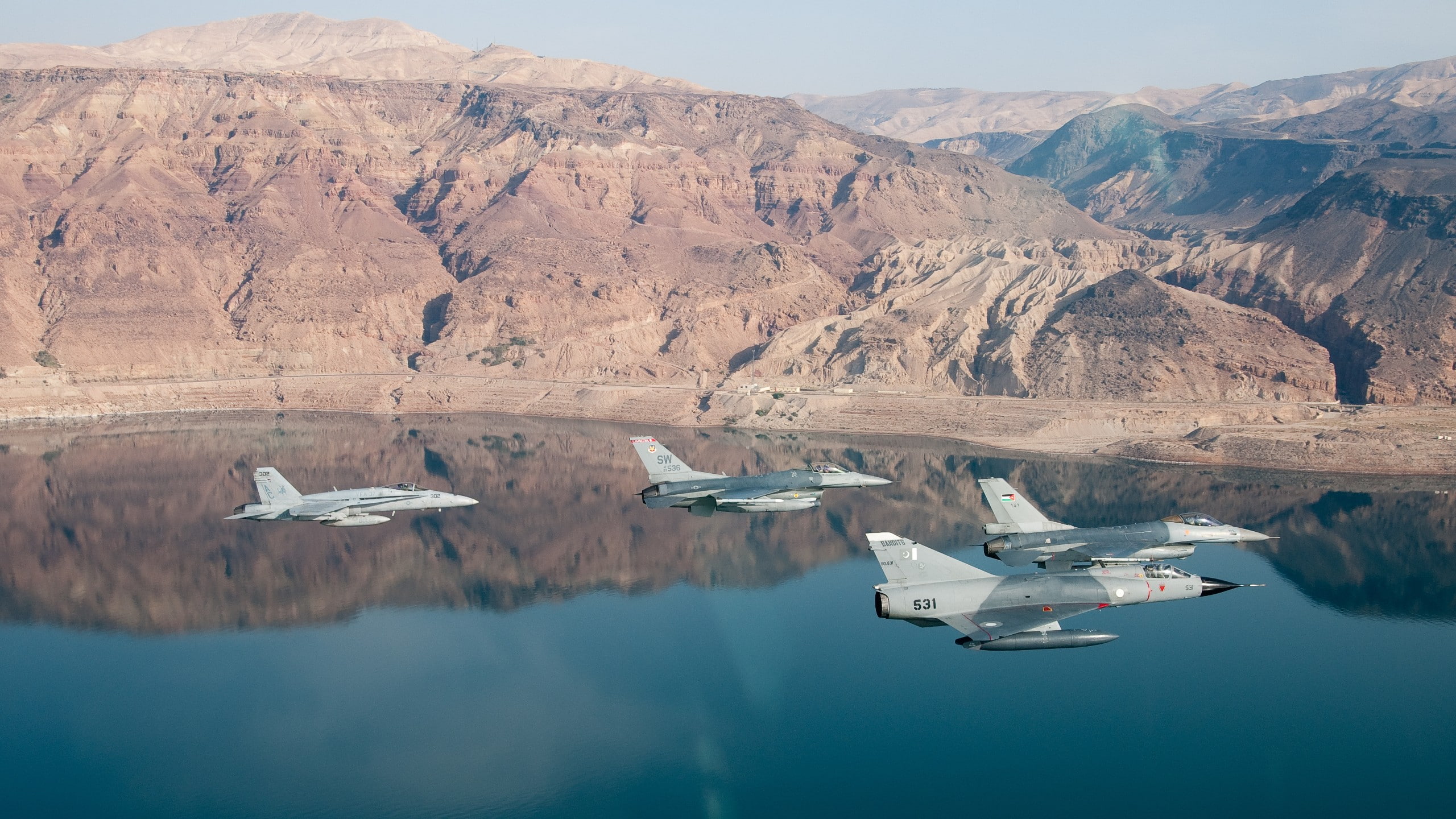 McDonnell Douglas F A 18 Hornet, Dassault Mirage III, United States Navy, Royal Jordanian Air Force, lake, Pakistani Air Force, military, 2K, General Dynamics, HD Wallpaper