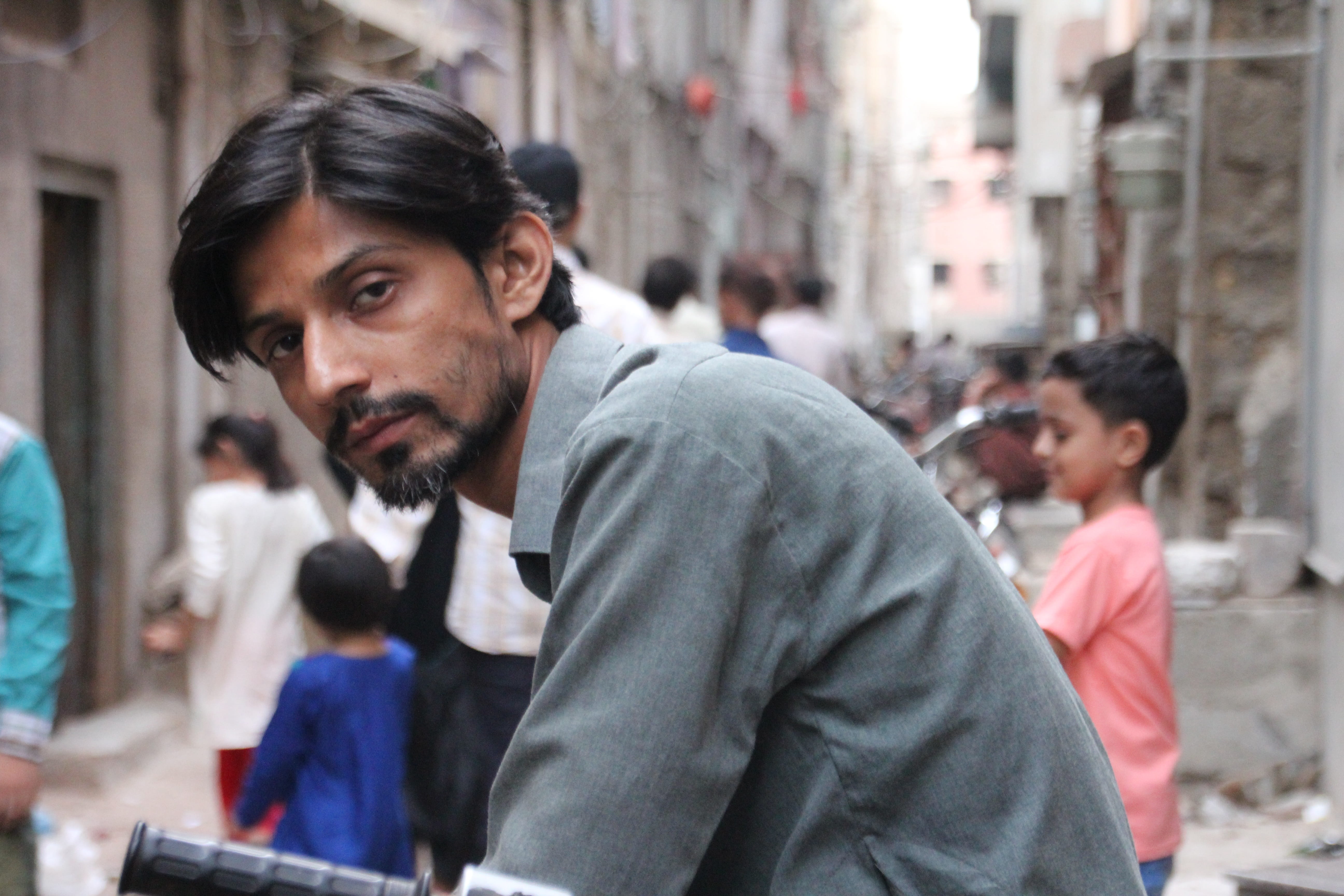 looking, real people, males, man, karachiest, young boy, contemplation, young men, incidental people, standing, portrait, black hair, beard, focus on foreground, HD Wallpaper