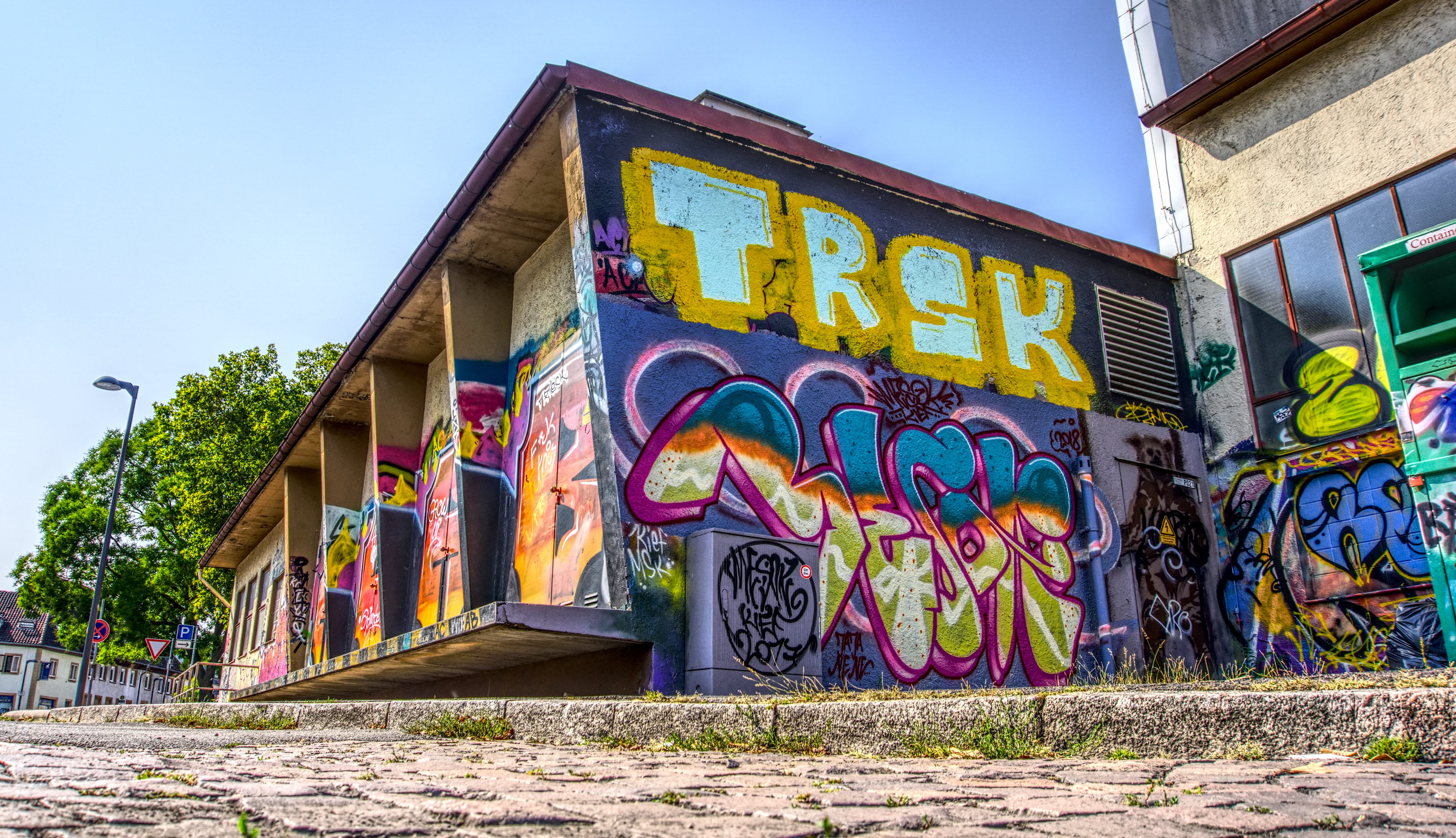 color, ruin, graphic, mural, lost place, no people, city, shabby, 5K, pforphoto, dilapidated, graffiti, art and craft, colorful, break up, day, hdr, built structure, HD Wallpaper