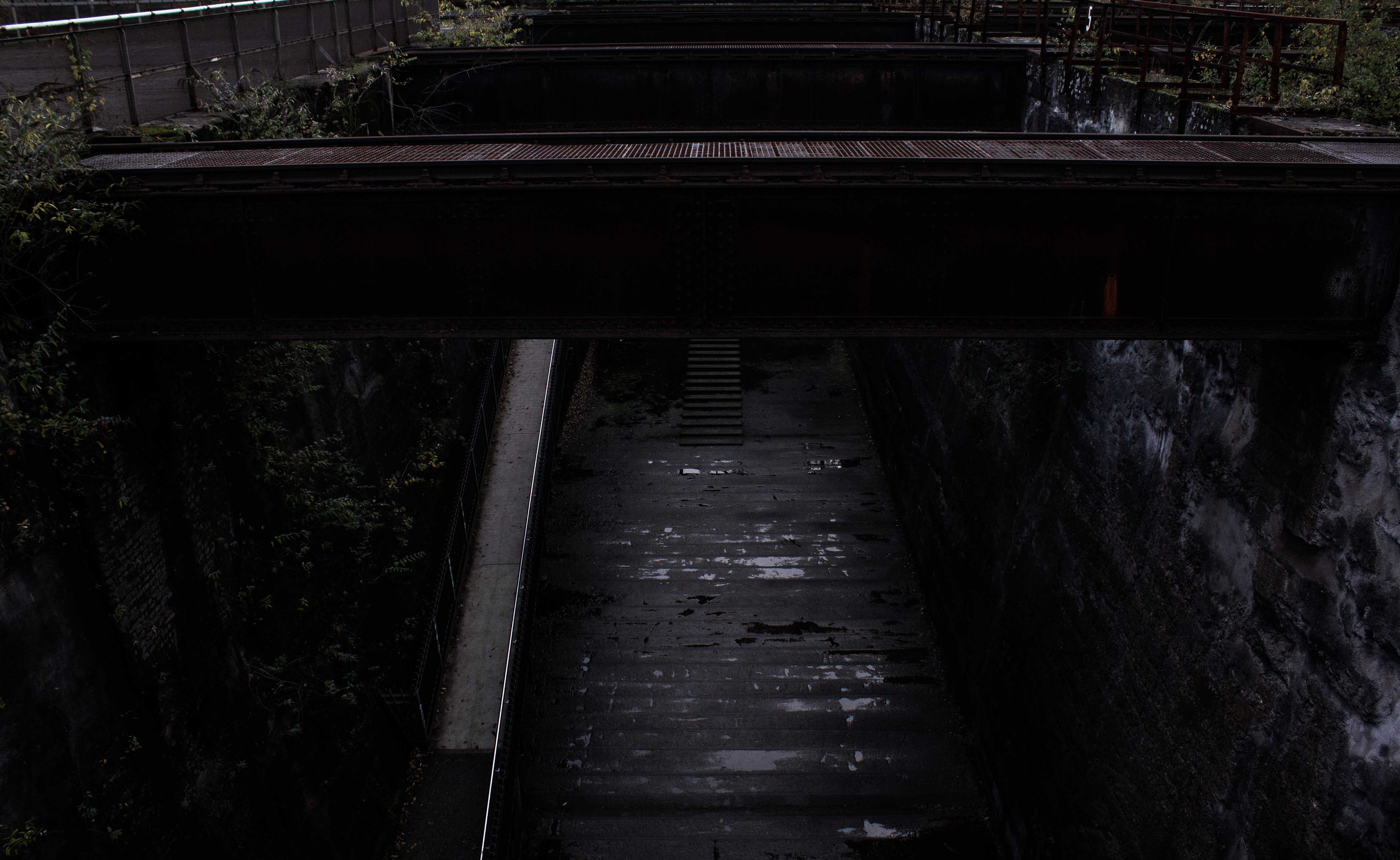 forgotten, forgot, dark place, place, day, rainy, nature, reflection, connection, old, black, duisburg, wood - material, street, walk, rain, alone, damaged, HD Wallpaper