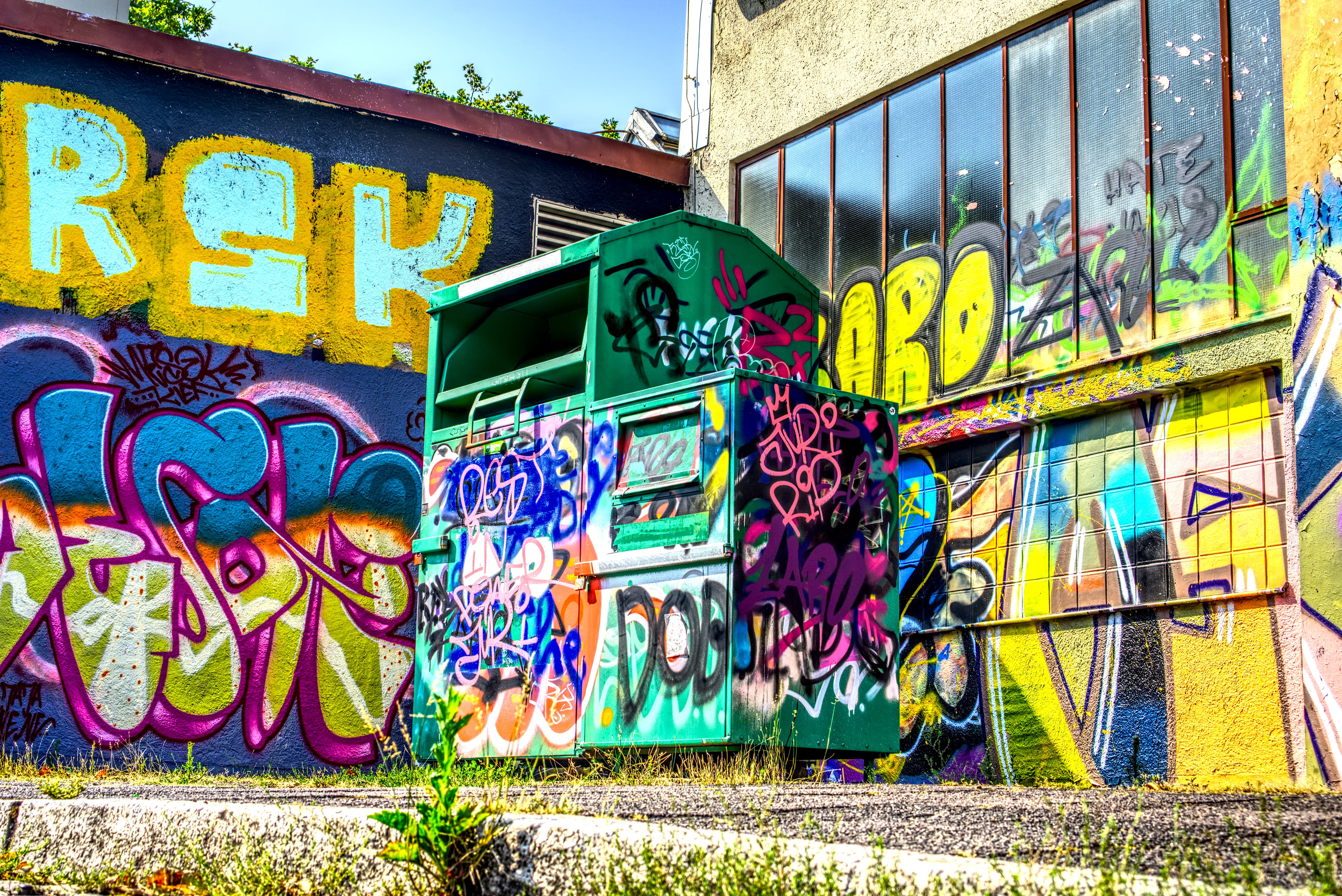 painting, city, 5K, lost place, colorful, day, high dynamic range, street art, mural, antique clothing, break up, communication, no people, creativity, HD Wallpaper
