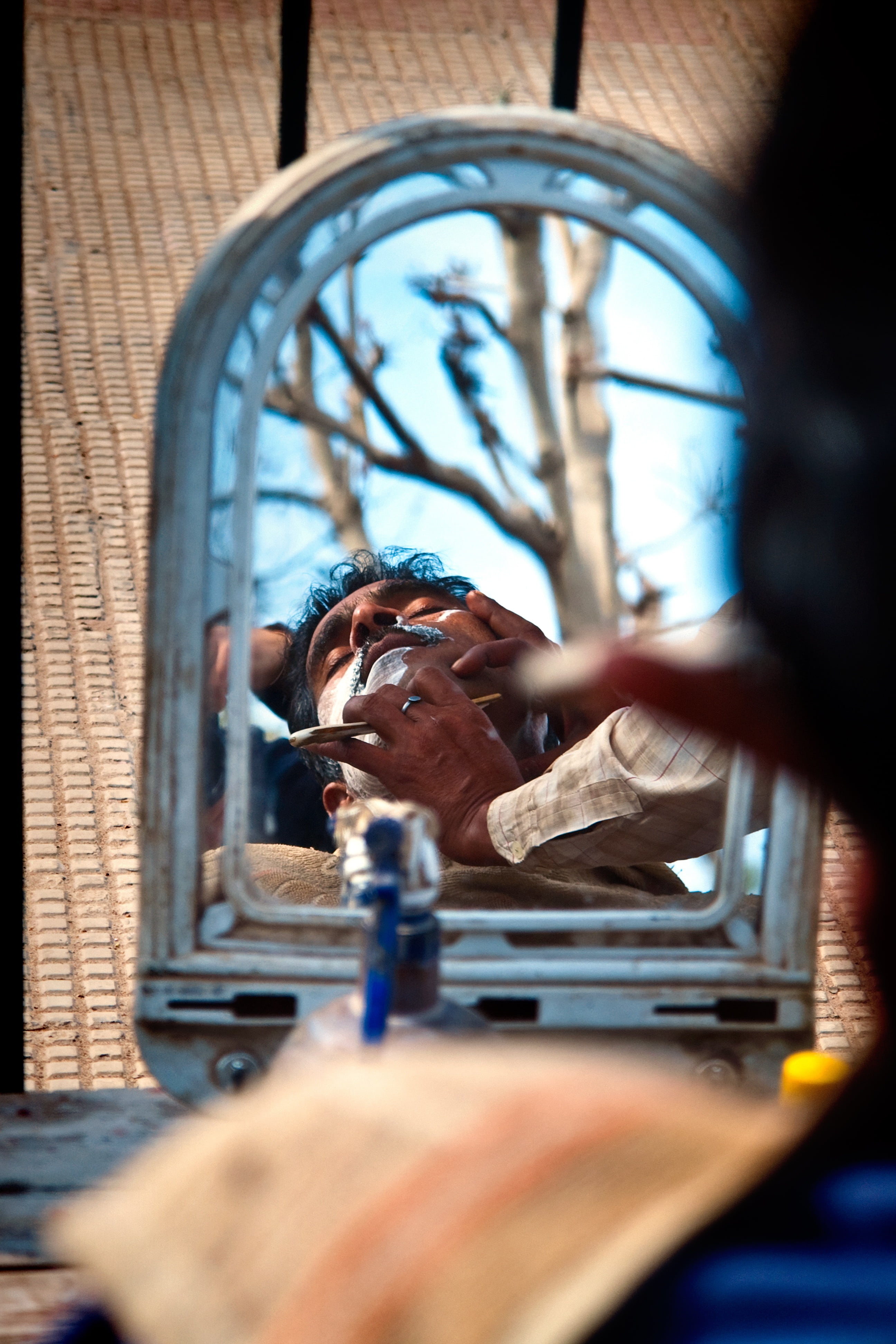 holy, selective focus, traditional, hindu, krishna, culture, asia, architecture, outdoor, tree, occupation, mirror, mature adult, one Person, vrindavan, Phone HD Wallpaper