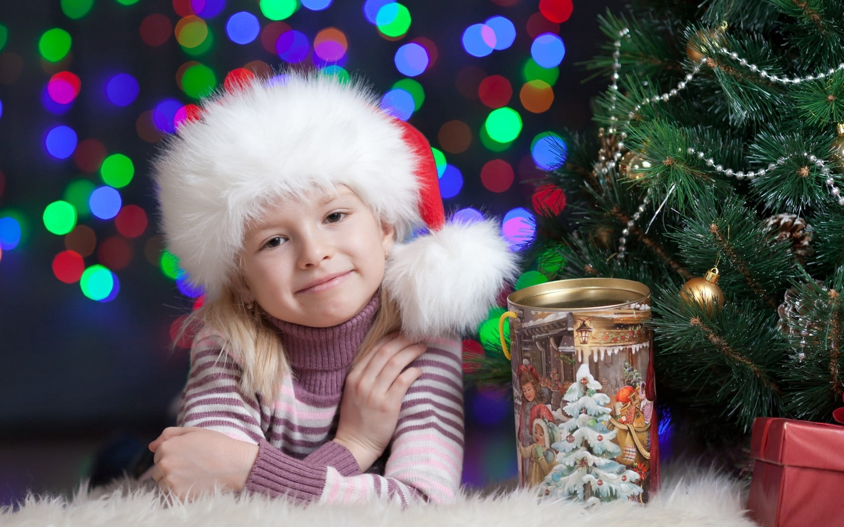 smile, 720P, celebration, innocence, domestic Room, night, looking at camera, indoors, new Year, happiness, small, box, christmas Decoration, one Person, HD Wallpaper