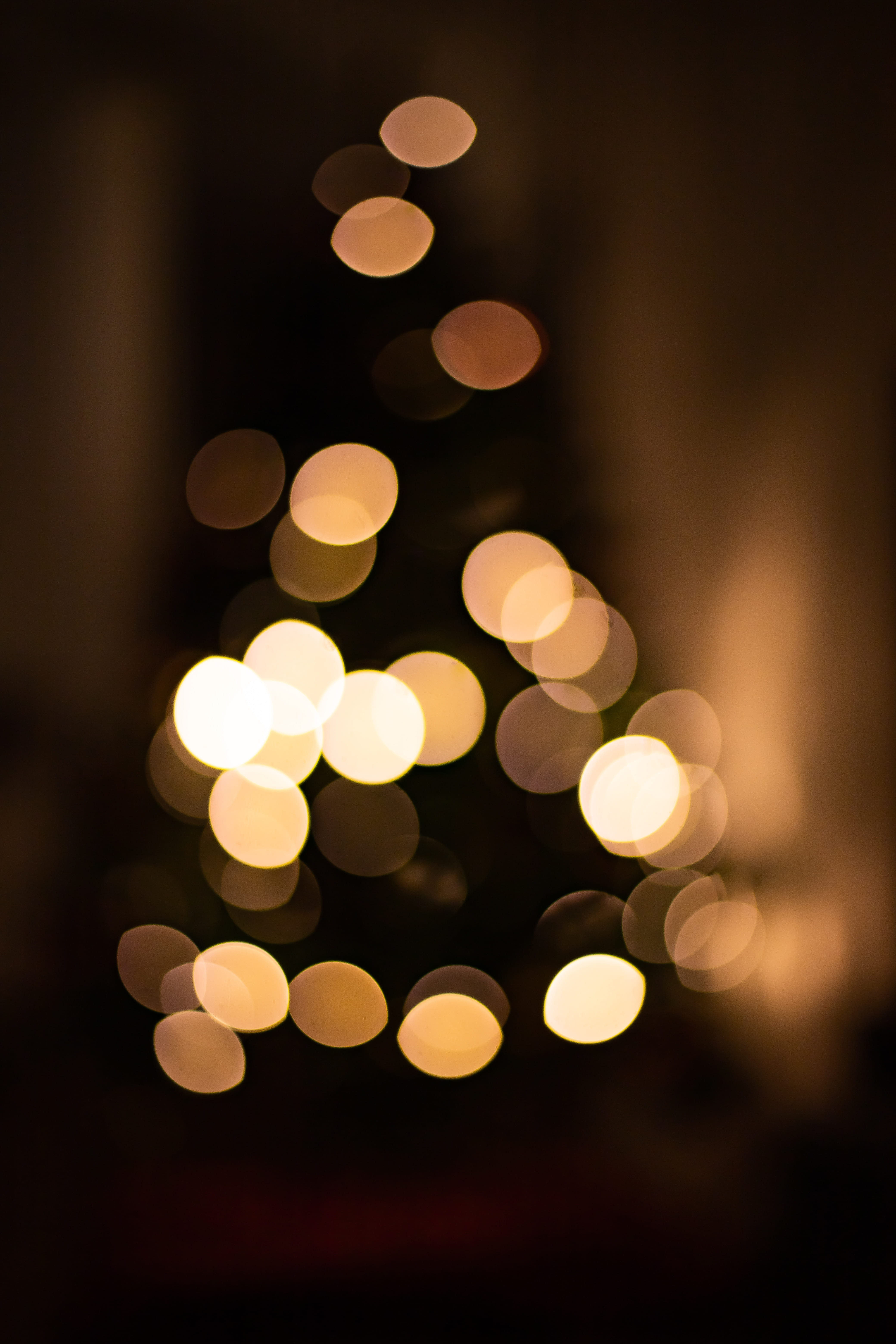 navidad, glowing, circle, white, 5K, vigil, christmastree, night, christmas, night life, sunlight, glitter, love, lens flare, gold, defocused, winter, Phone HD Wallpaper