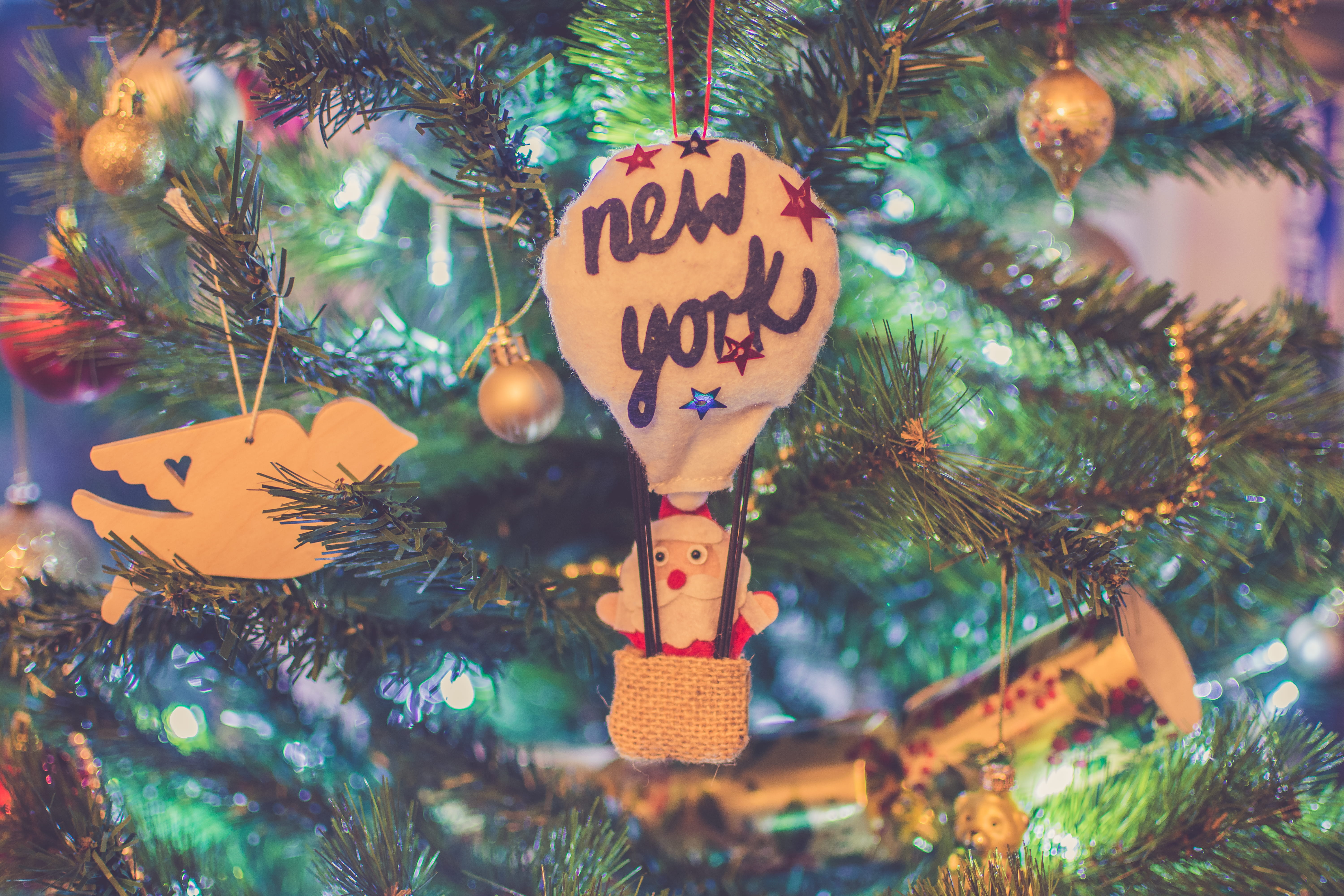 western script, christmastree, holiday, bauble, no people, christmas tree, communication, close-up, decoration, art and craft, plant, bead, representation, HD Wallpaper