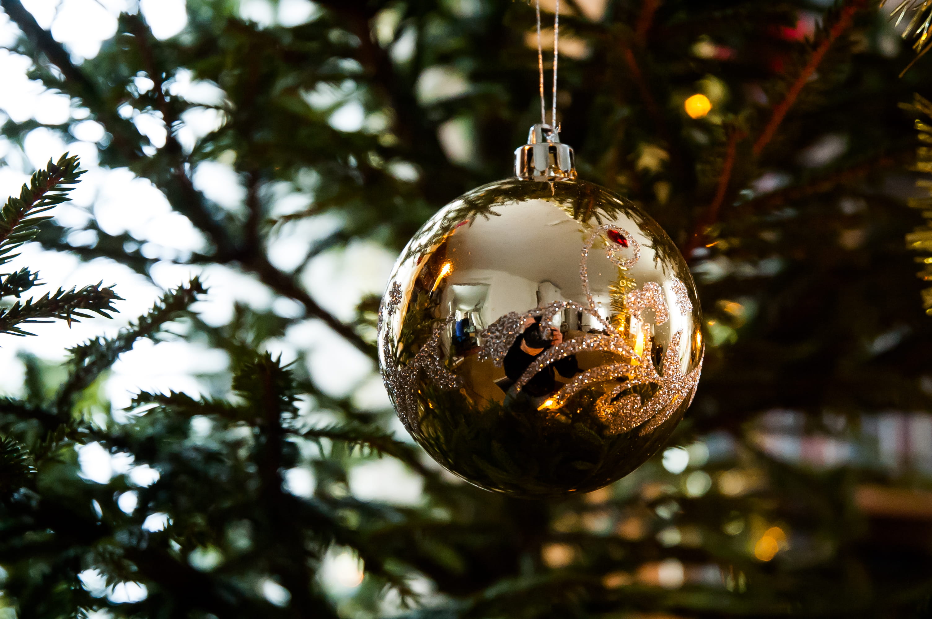 close-up, 2K, celebration, plant, ornament, christmas ornament, tree, no people, christmastree, shiny, holiday, holiday - event, silver colored, christmas tree, HD Wallpaper