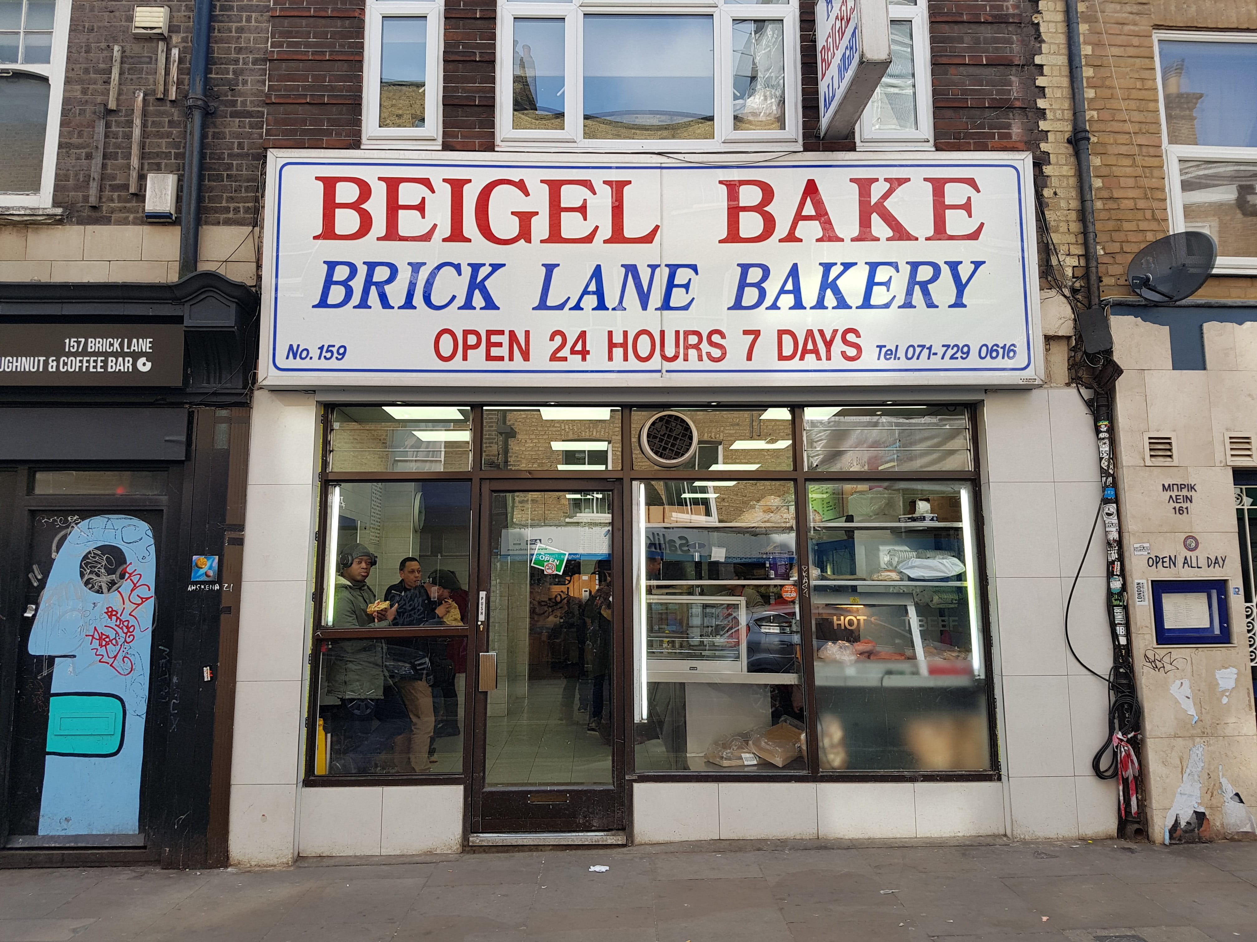 londoner, bagel, women, sidewalk, shop front, london, sign, 4K, retail, business, restaurant, tourist, brick lane, shop, beigel, communication, text, street, HD Wallpaper