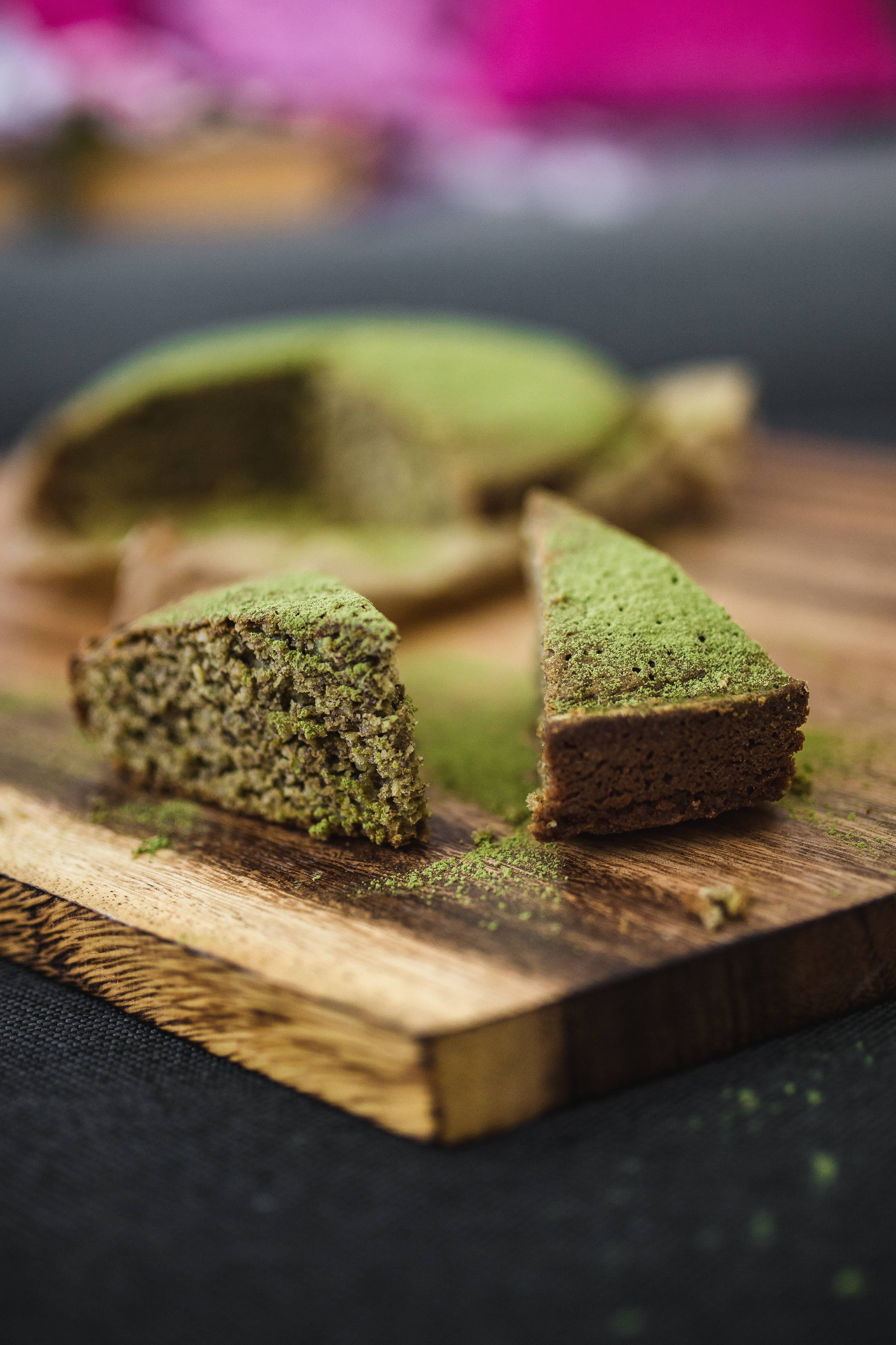 table, cutting board, Delicious, gourmet, no people, bread, wood - Material, indoors, snack, board, freshness, selective focus, still life, brown, temptation, Phone HD Wallpaper