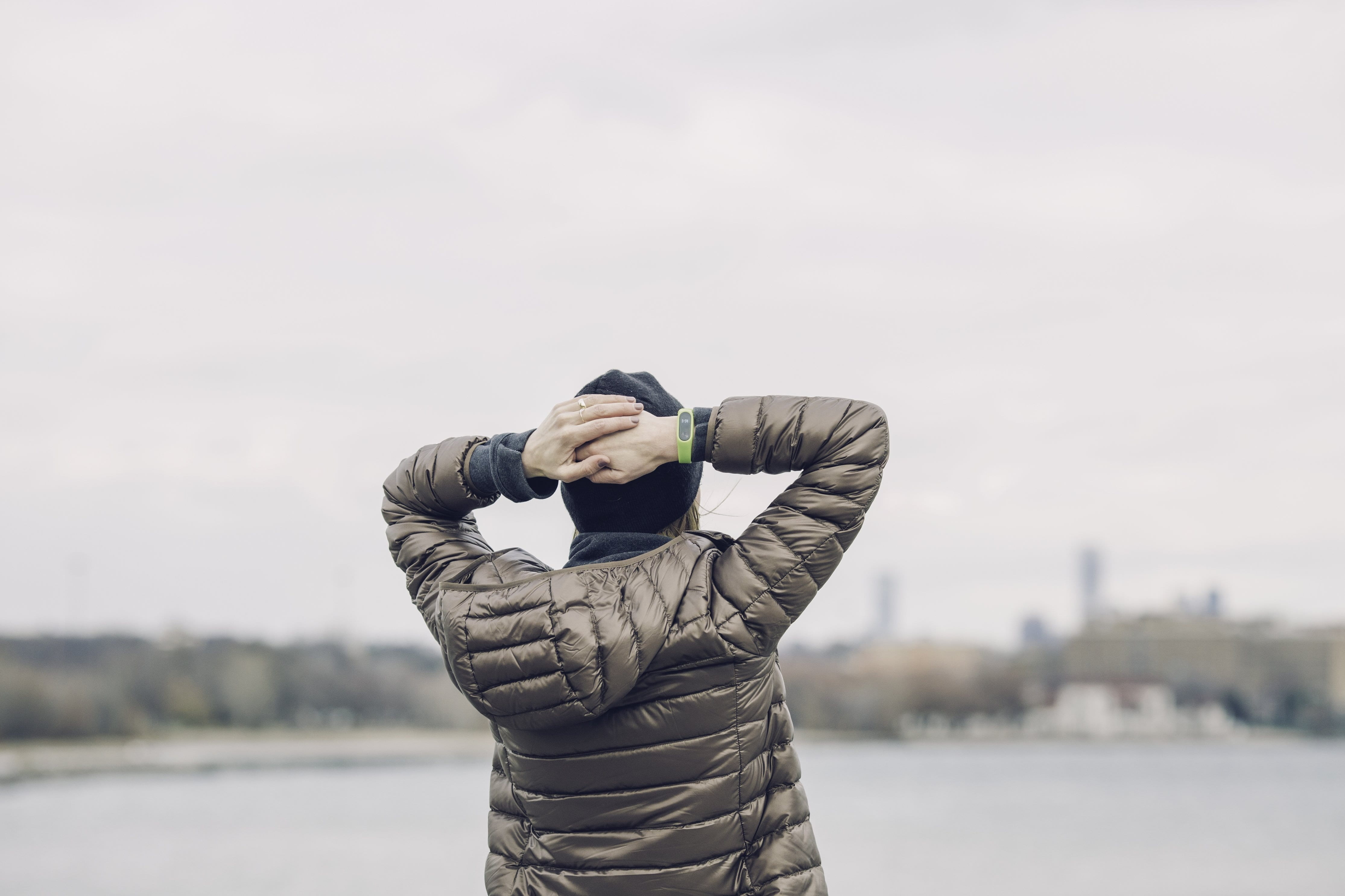 cold, winter, fitness, wristband, waist up, warm clothing, one person, clothing, nature, beanie, hoodie, city, standing, jacket, casual clothing, sky, health, HD Wallpaper