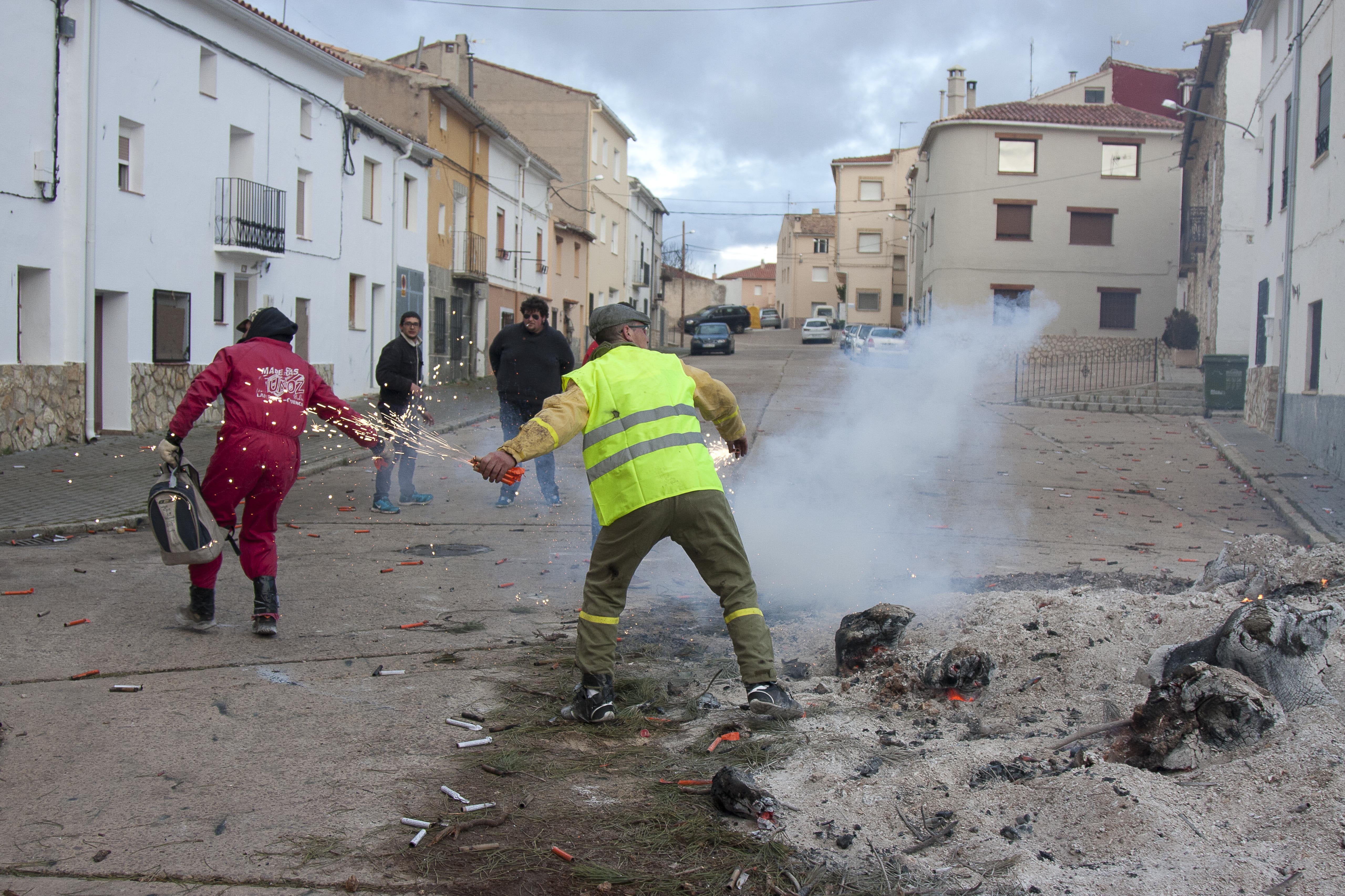 group of people, street, rescue worker, nature, uniform, fifths, men, talayuelas, burning, real people, built structure, architecture, firecrackers, building, HD Wallpaper