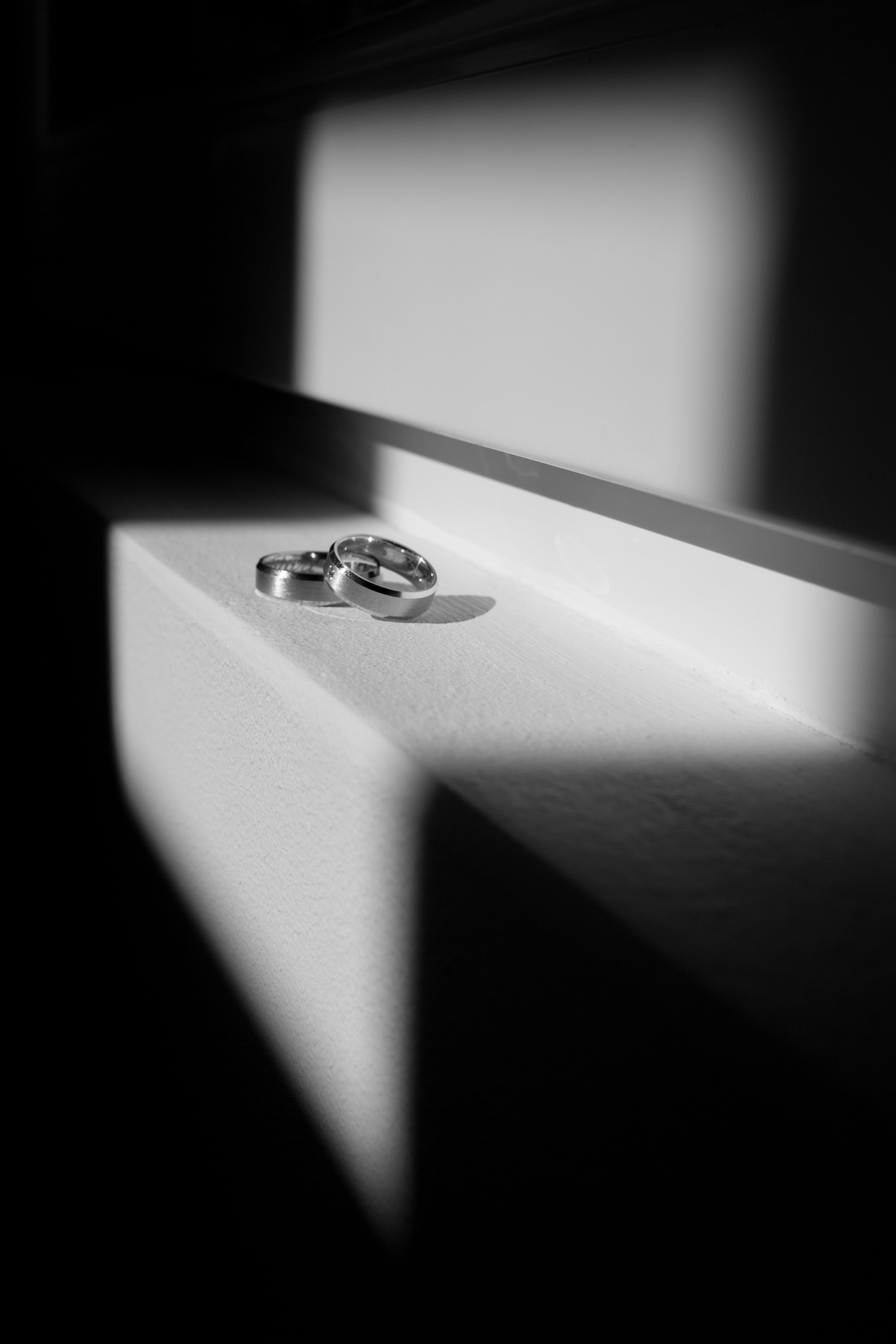 jewelry, single object, diamond - gemstone, studio shot, wedding, love, ceremony, two objects, rings, wedding ring, wedding rings, jewelry box, close-up, Phone HD Wallpaper