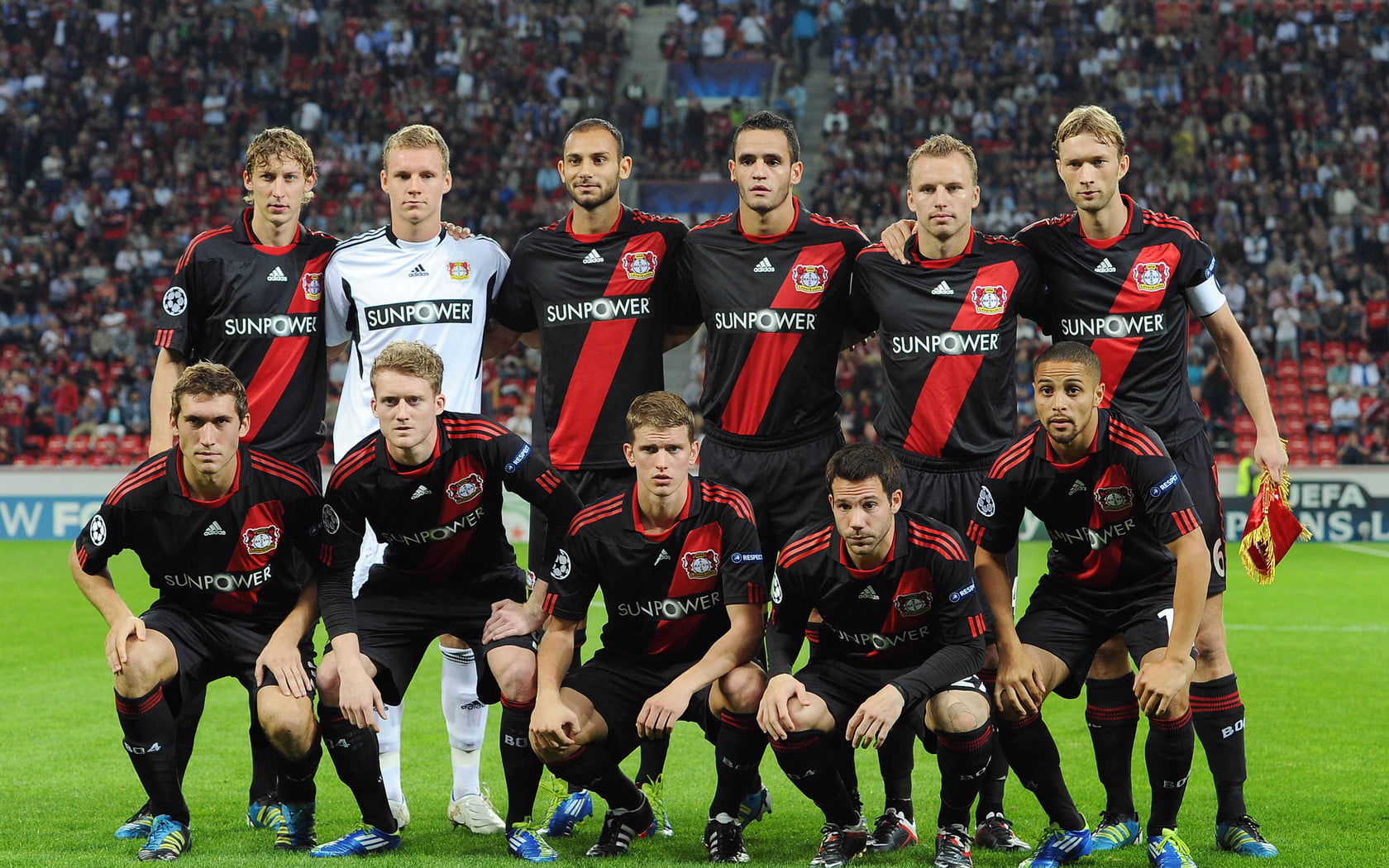 standing, team, 720P, adult, team sport, crowd, group of people, stadium, looking at camera, portrait, jersey, real people, leverkusen, match - sport, HD Wallpaper