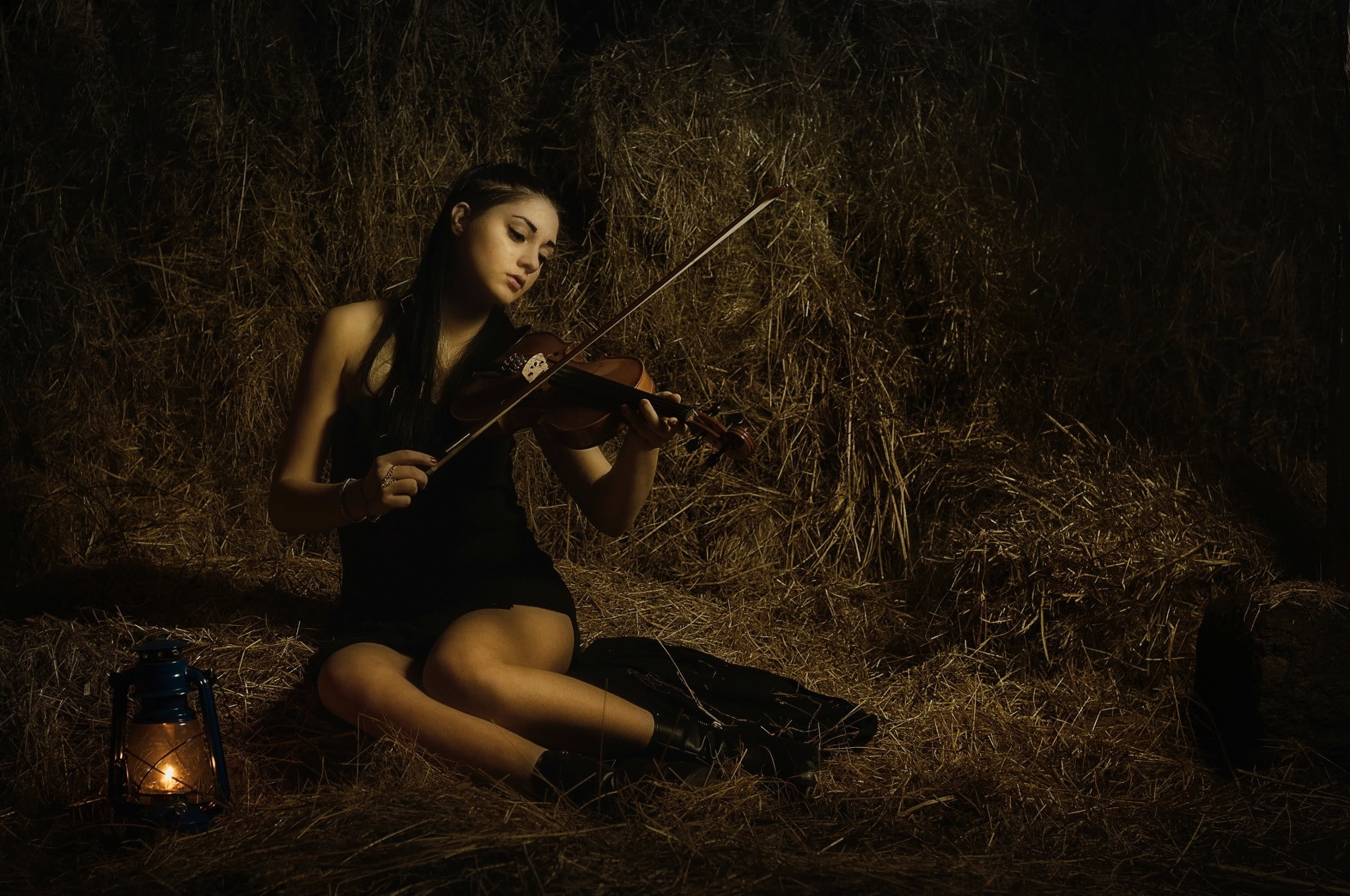lifestyles, fashion, one person, brunette, young adult, beautiful people, dark, sitting, land, hairstyle, holding, young women, portrait, violin, 1080P, HD Wallpaper