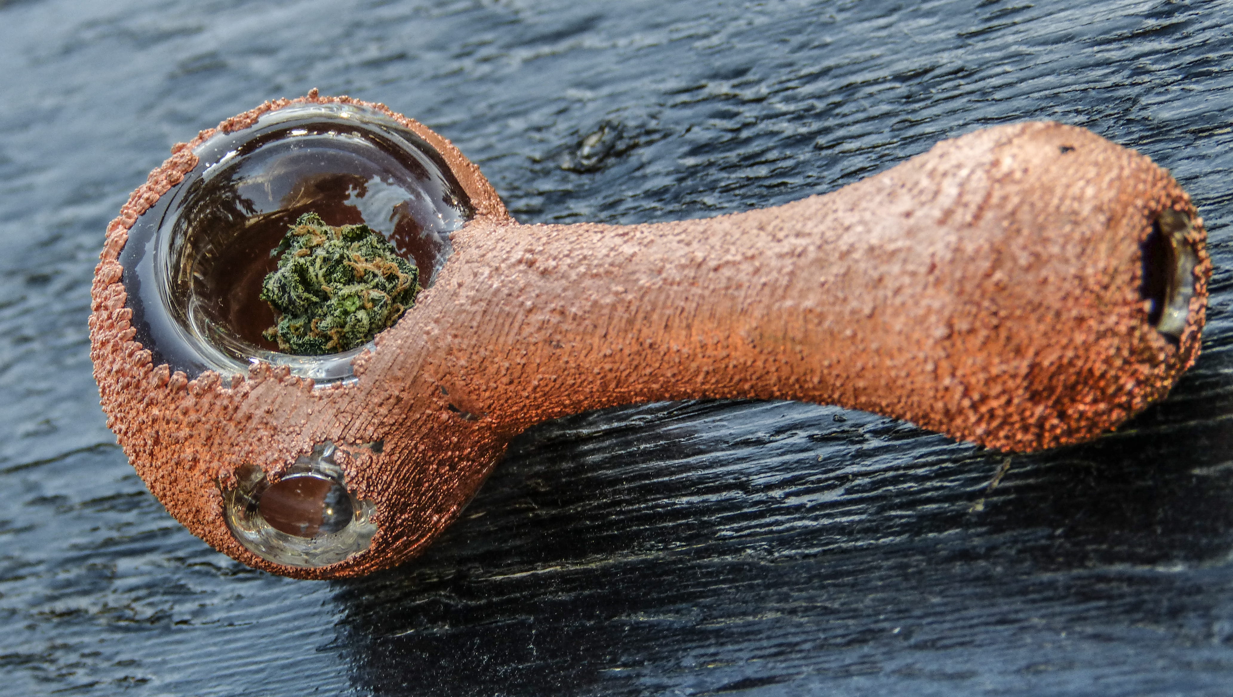 borosilicate, outside, pipes, canada, sea, day, copper, close-up, art, tree trunk, 4K, land, solid, outdoors, wood - material, textured, 420, artist, metal, HD Wallpaper