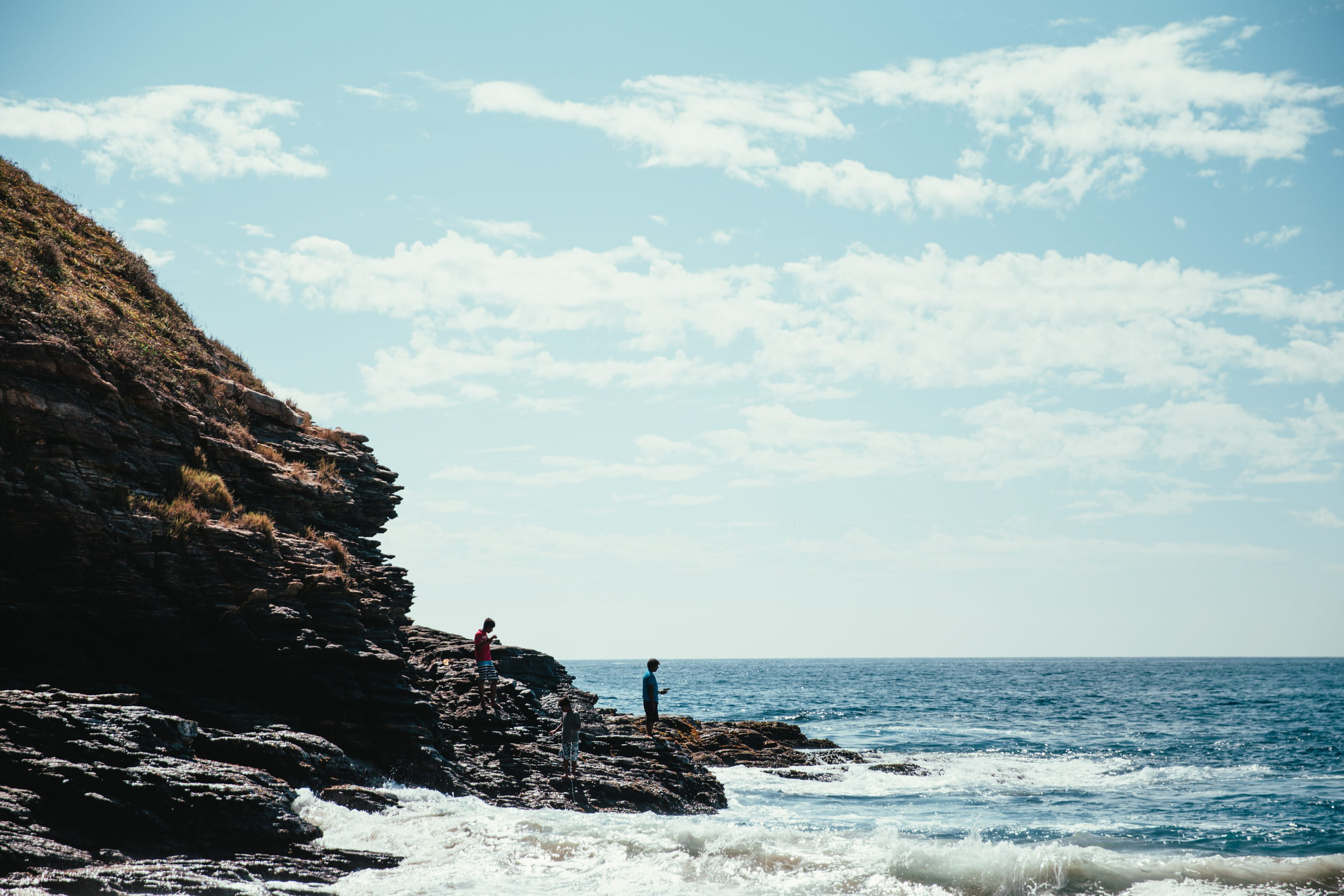explore, sea, Stand, rock - object, hikers, Waves, Adventure, trekker, Clouds, hiking, Sunlight, beauty in nature, land, nature, Landscape, friendship, HD Wallpaper