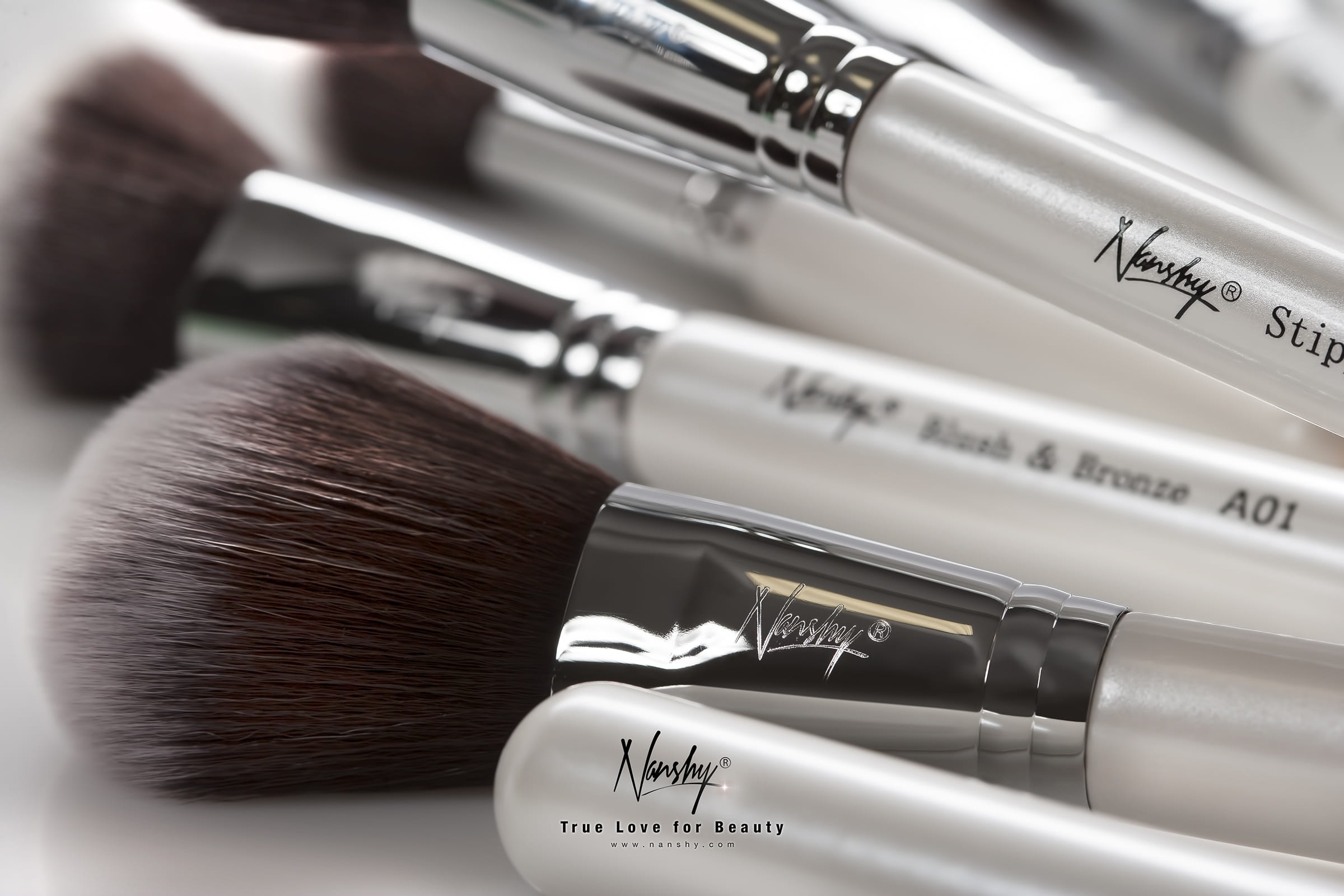 makeup brushes, close-up, indoors, group of objects, metal, make-up, tool, 1080P, high angle view, make-up brush, focus on foreground, body care, still life, HD Wallpaper