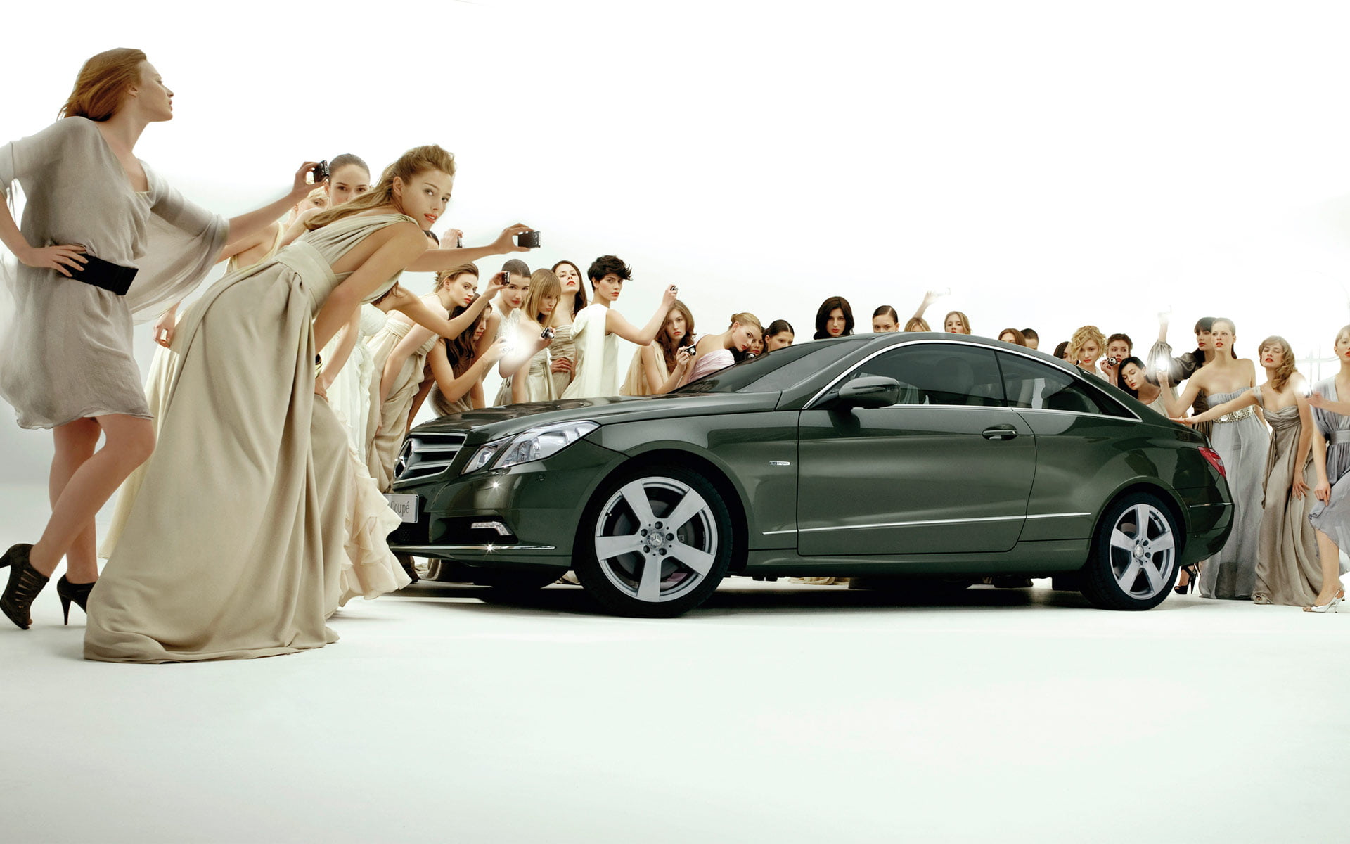 group Of People, women, coupe, elegance, large group of people, people, Mercedes-Bens, caucasian Ethnicity, real people, men, girls, celebration, black, HD Wallpaper