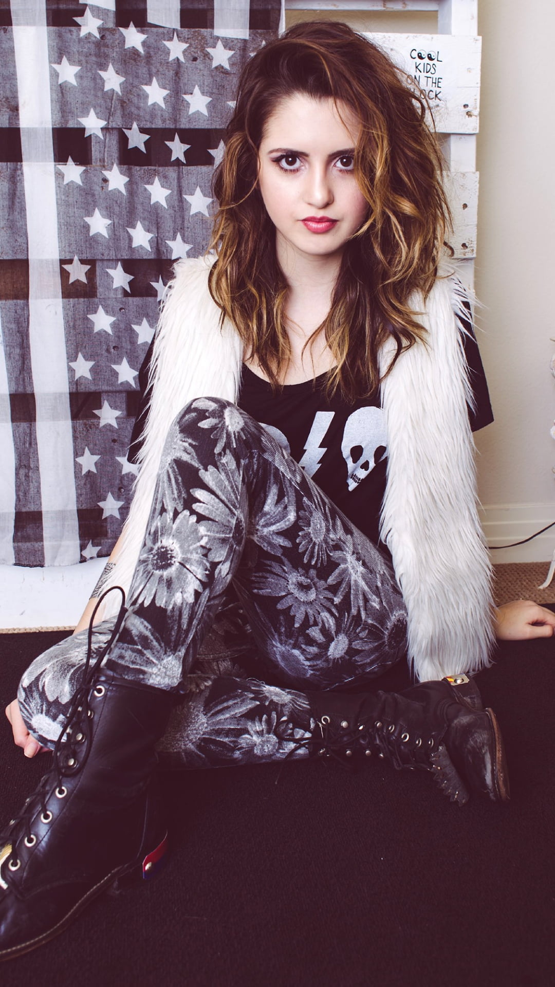 clothing, looking at camera, long hair, 2015, beauty, modern, fur, Female celebrities, laura marano, adult, scarf, make-up, 1080P, warm clothing, hair, Phone HD Wallpaper