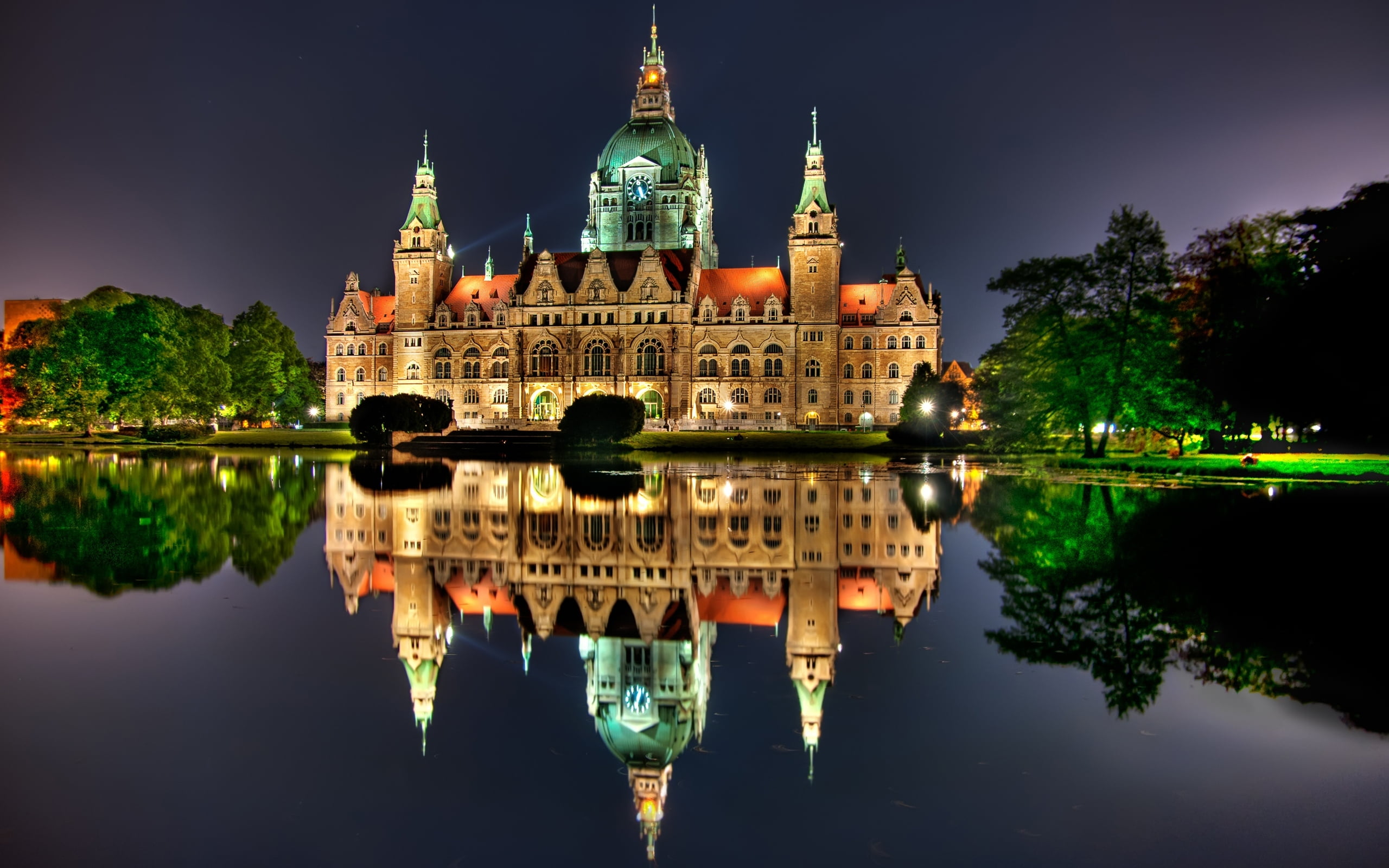 green, outdoors, Germany, night, 2K, new, waterfront, travel destinations, hall, building, nature, water, tourism, symmetry, yellow, government, illuminated, HD Wallpaper