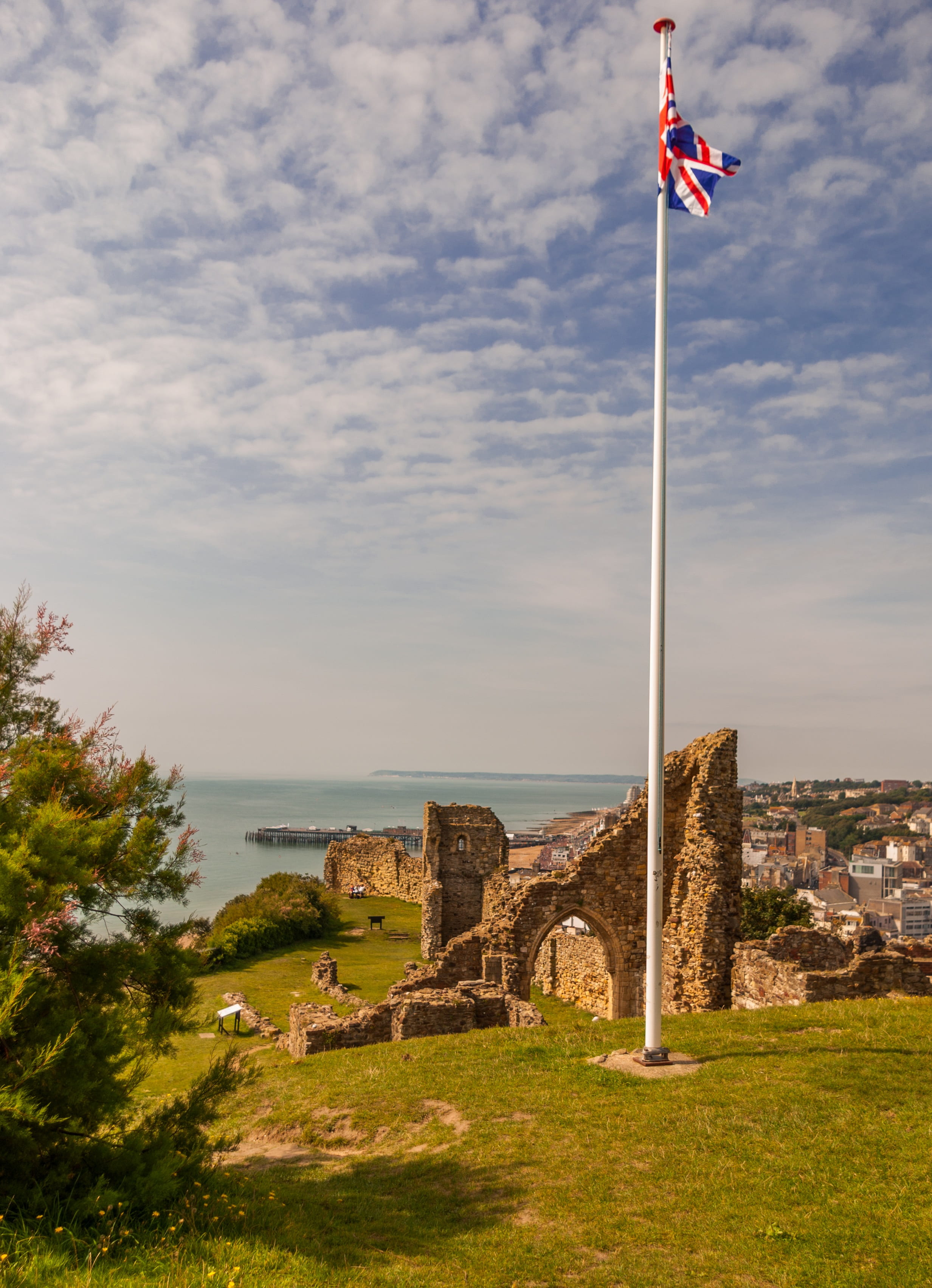 wind, patriotism, 2K, nature, built structure, english flag, environment, hastings, history, building exterior, england, cloud - sky, beauty in nature, Phone HD Wallpaper
