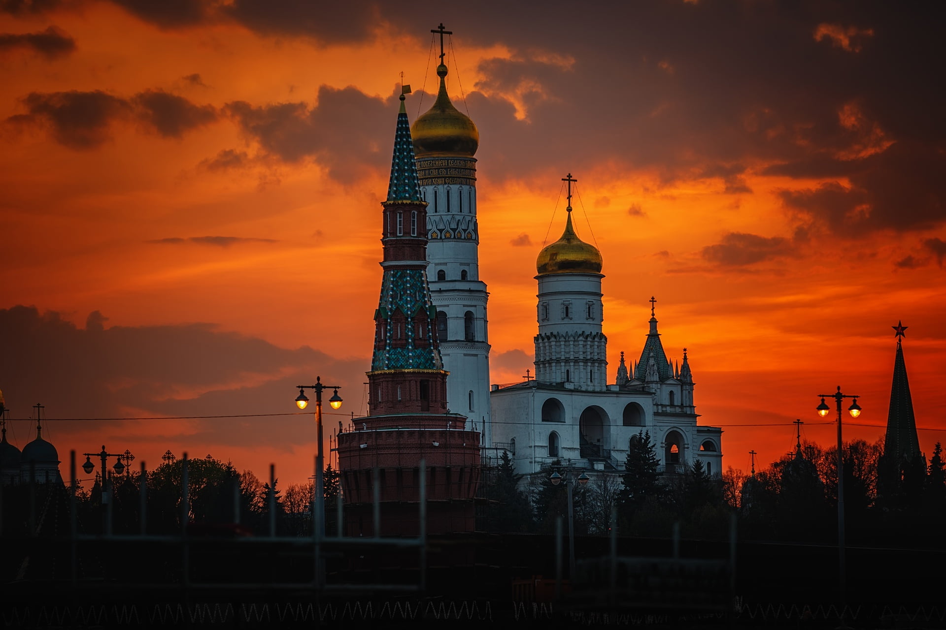 1080P, dome, the bell tower, Ivan the Great bell tower, architecture, sunset, the evening, temple, Christianity, Moscow, the city, lights, tower, The Kremlin, HD Wallpaper
