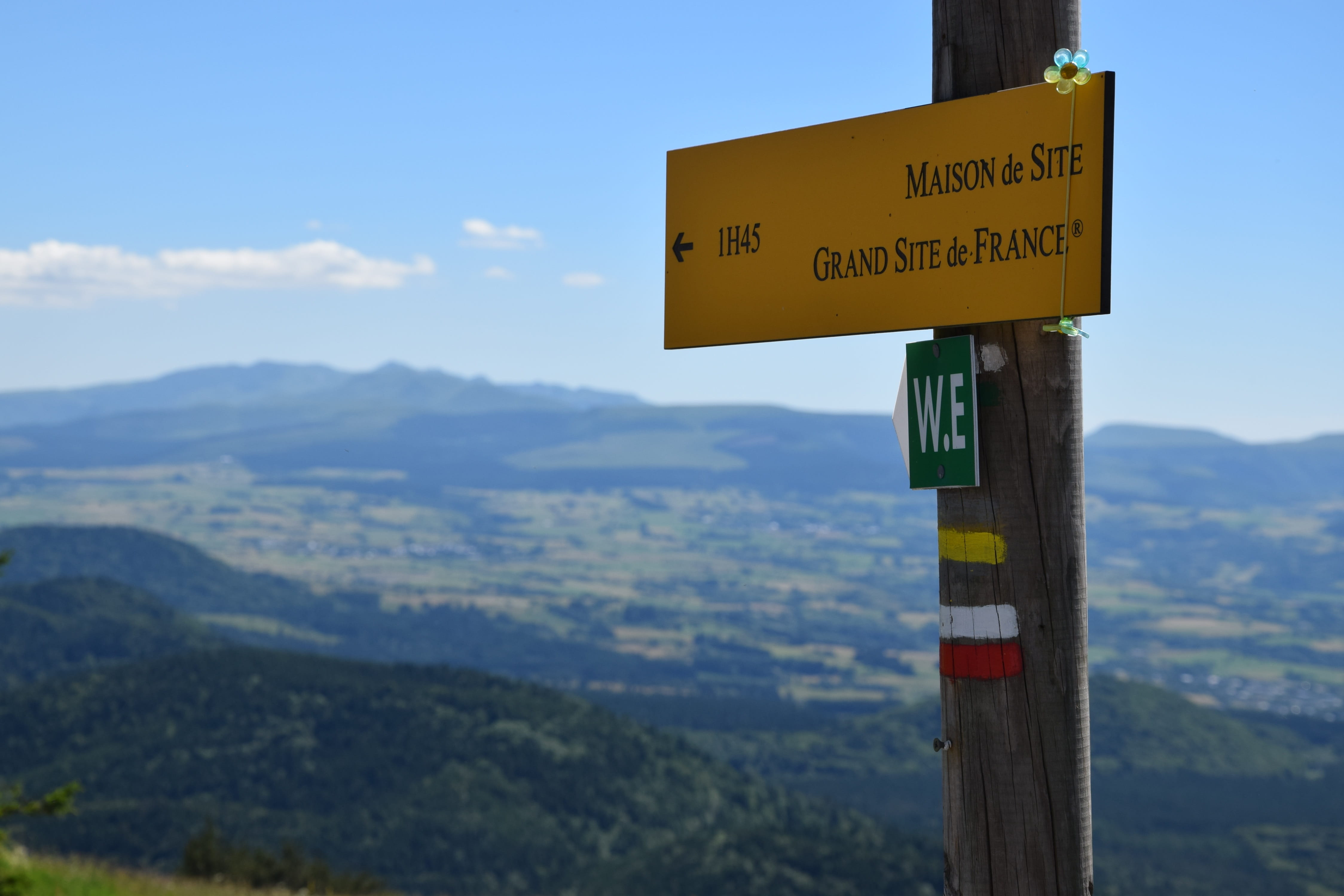 4K, auvergne, mountain, information, panel, arrow symbol, nature, beauty in nature, guidance, scenics - nature, text, sky, day, tranquility, outdoors, HD Wallpaper