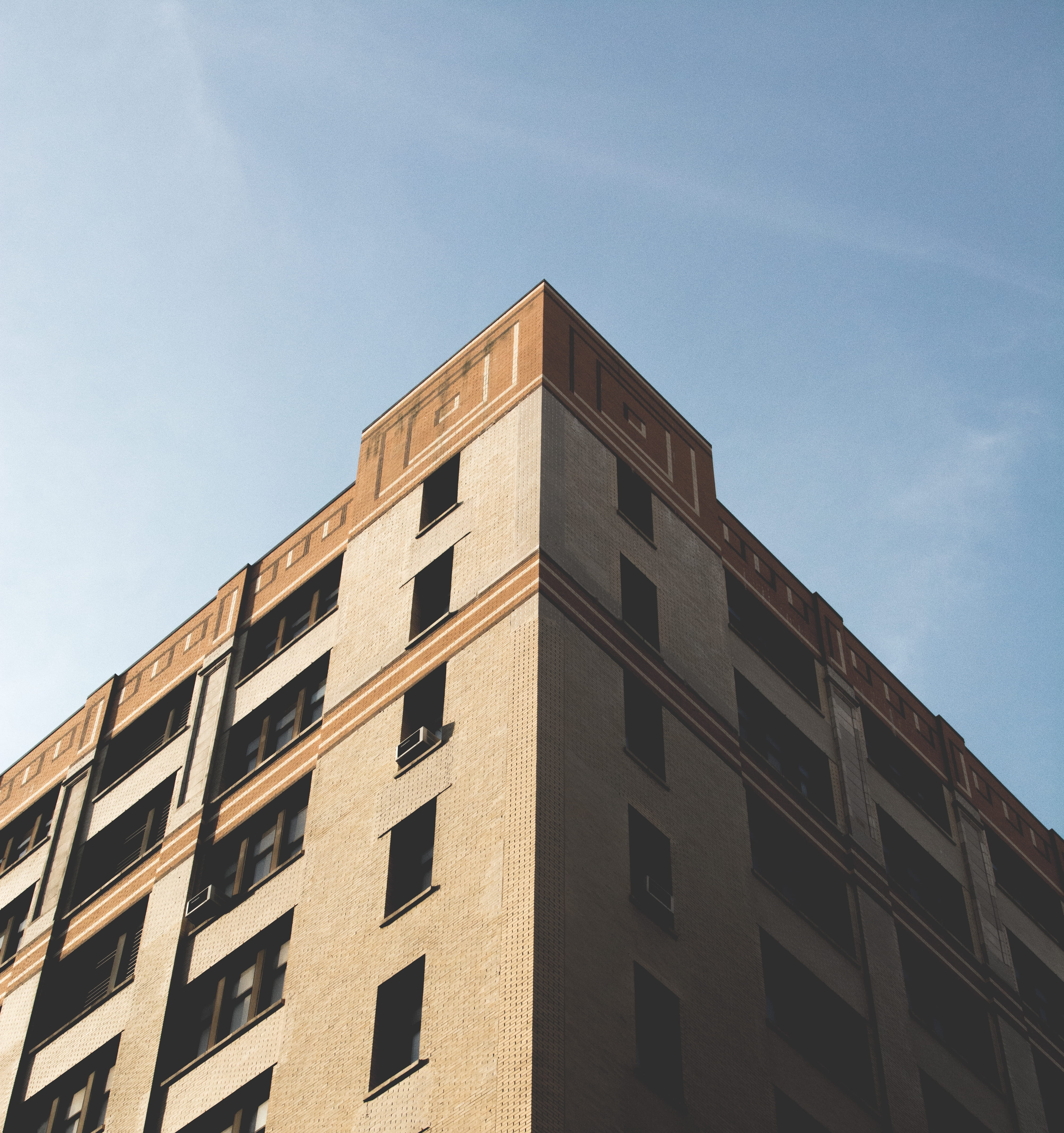 nyc, building exterior, skyline, no people, blue, in a row, united states, city, architecture, office, summer, new york, vintage, day, apartment, clear sky, Phone HD Wallpaper