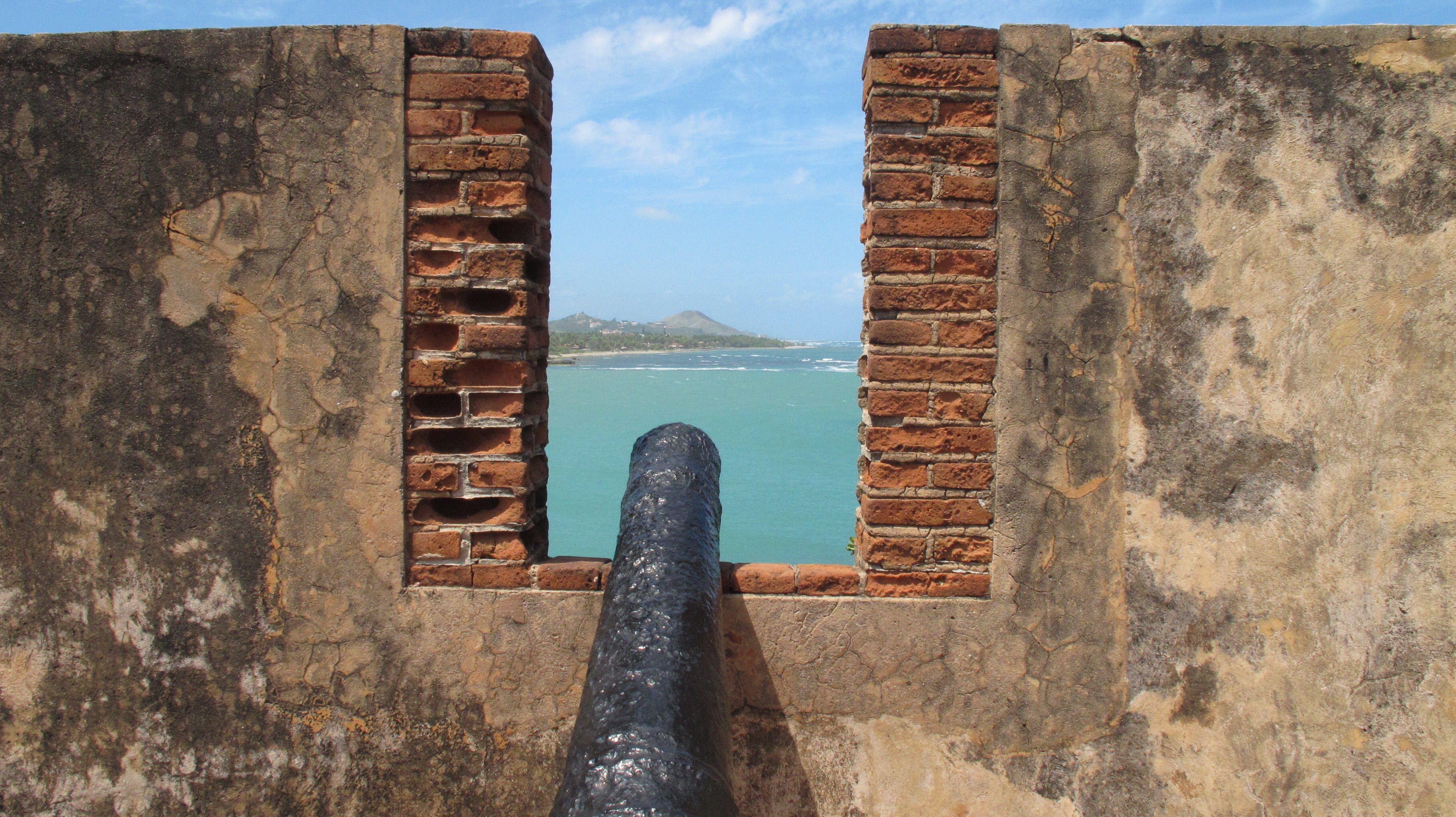ruined, the past, wall - building feature, 2K, architecture, cloud - sky, history, metal, weathered, water, day, wall, puerto plata, building exterior, HD Wallpaper