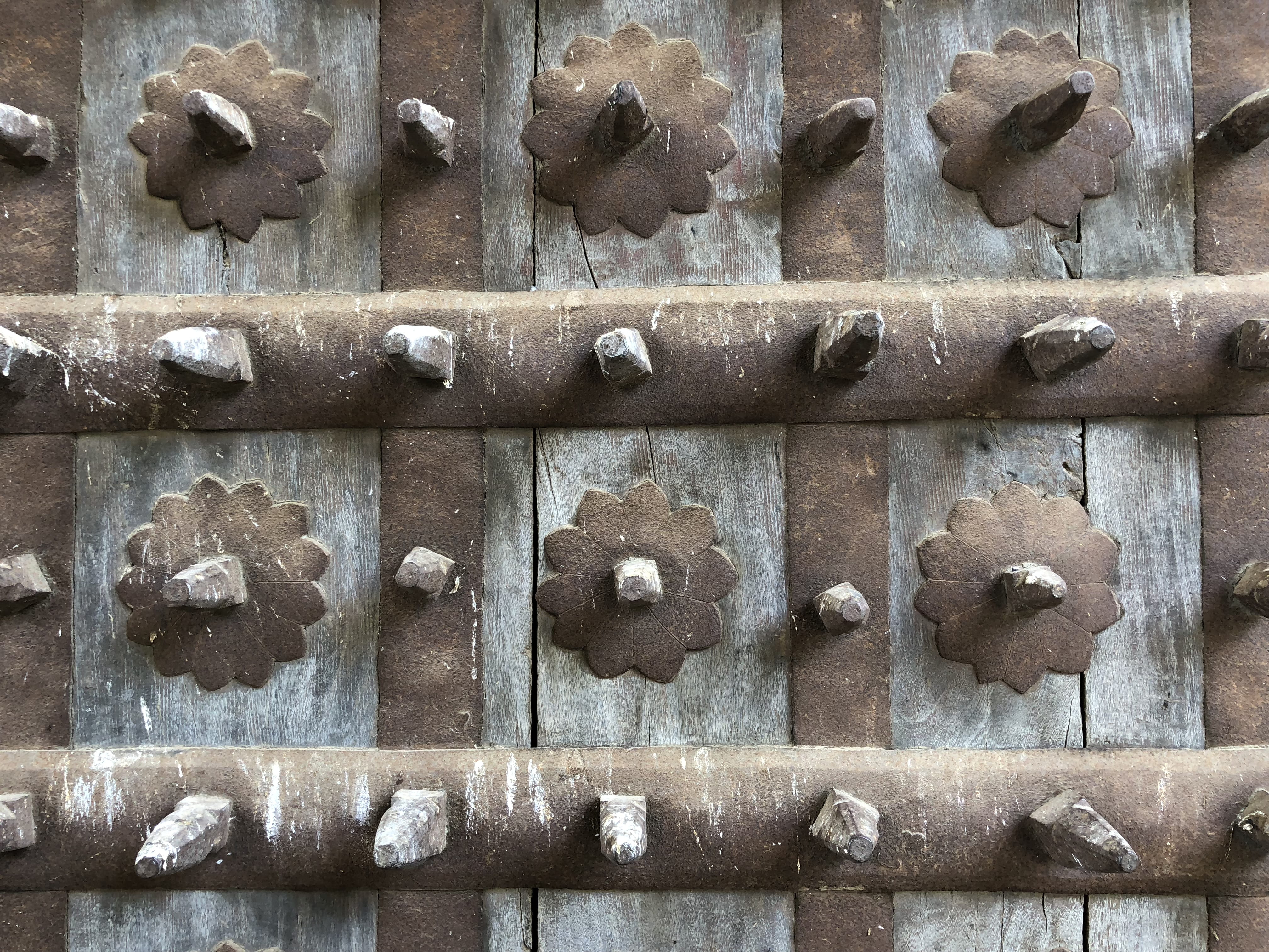weathered, 4K, rusty, decline, steel, bad condition, samod, rajasthan, pattern, wood - material, decorative, wood, spike, side by side, backgrounds, no people, HD Wallpaper