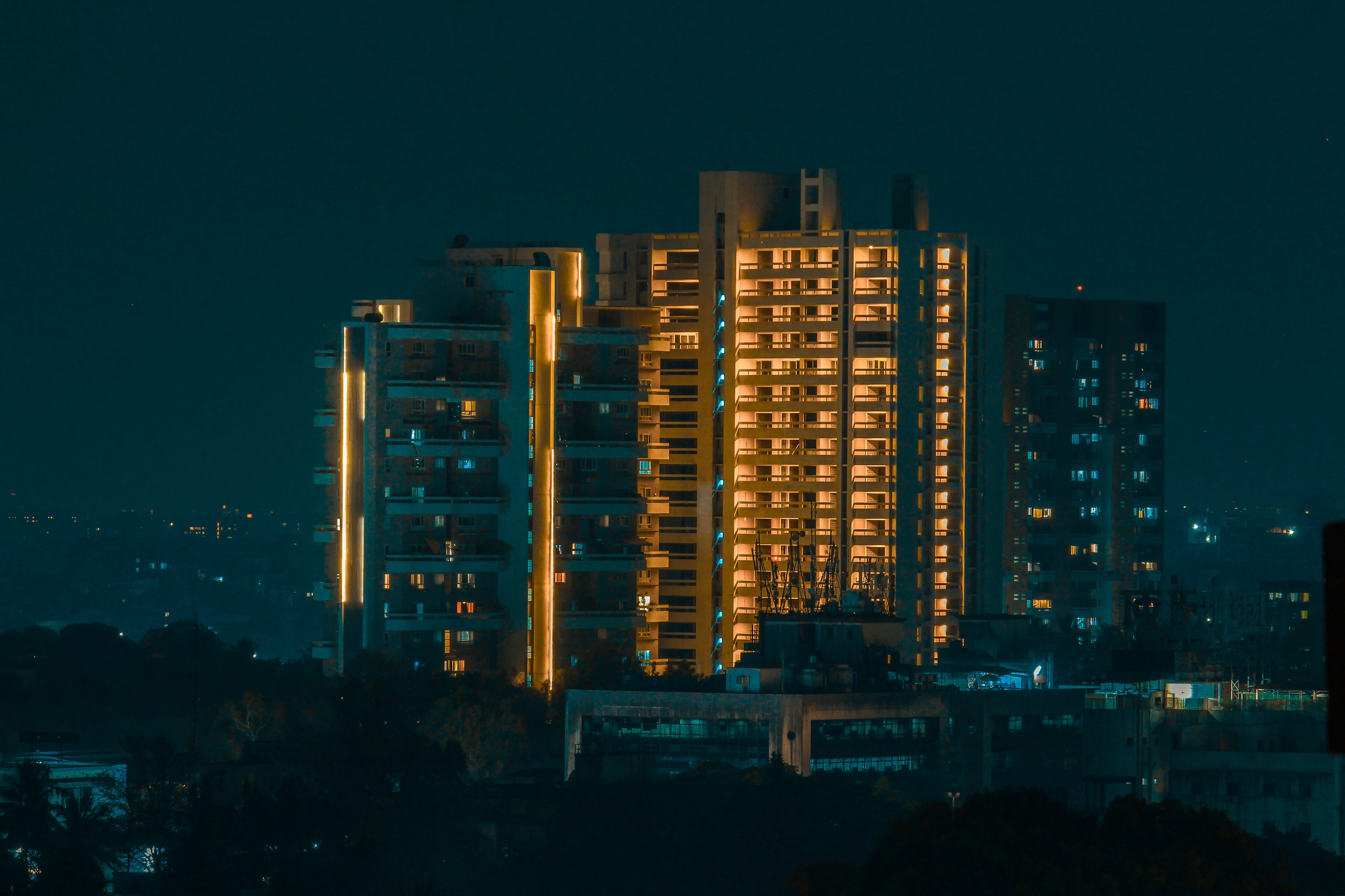 tall - high, lifestyle, skyline, building exterior, office building exterior, development, structure, nature, skyscraper, no people, city life, apartment, HD Wallpaper