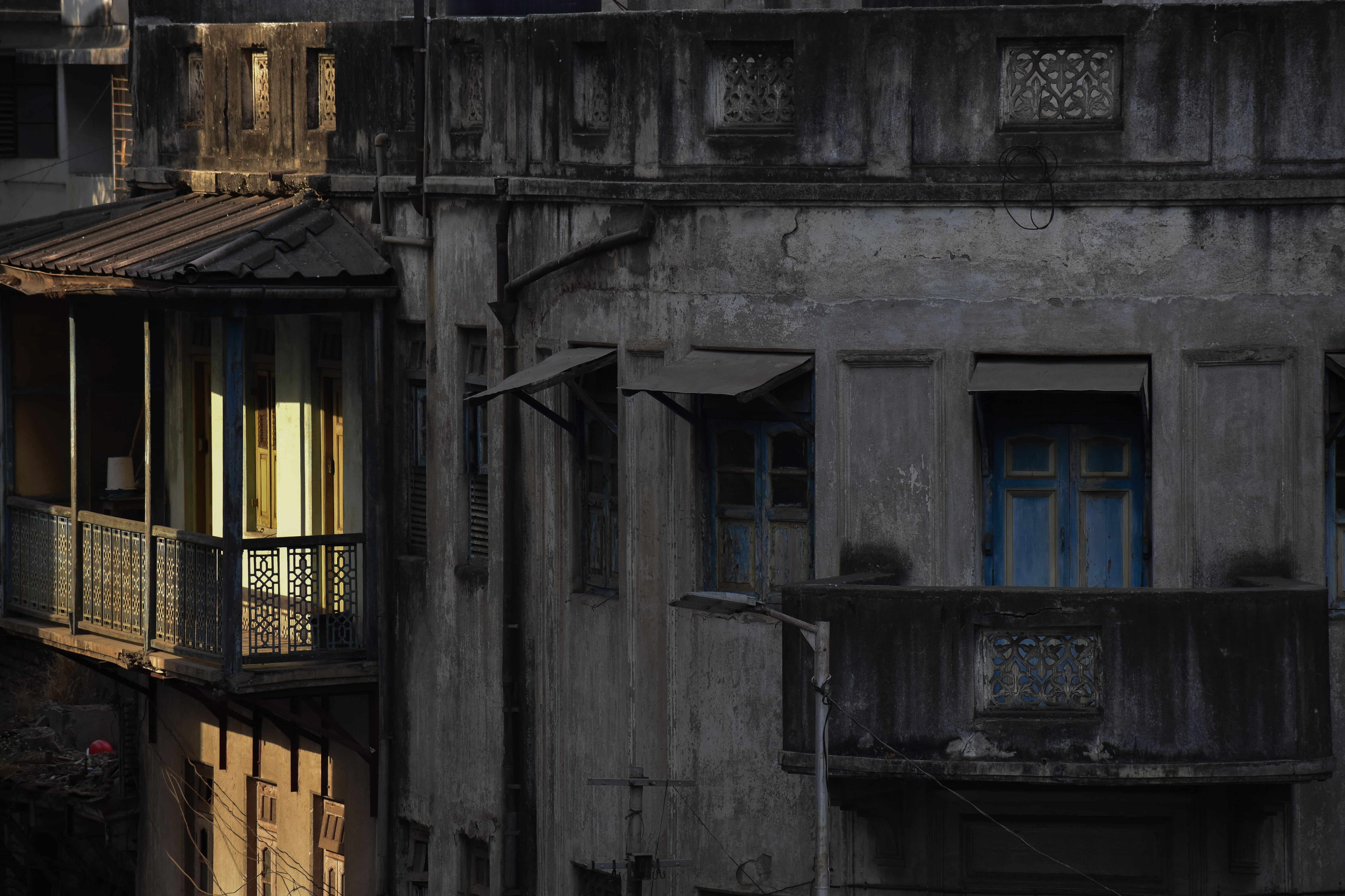 pune, ruined, india, wood - material, no people, deterioration, house, weathered, reflection, outdoors, obsolete, window, damaged, old, built structure, HD Wallpaper