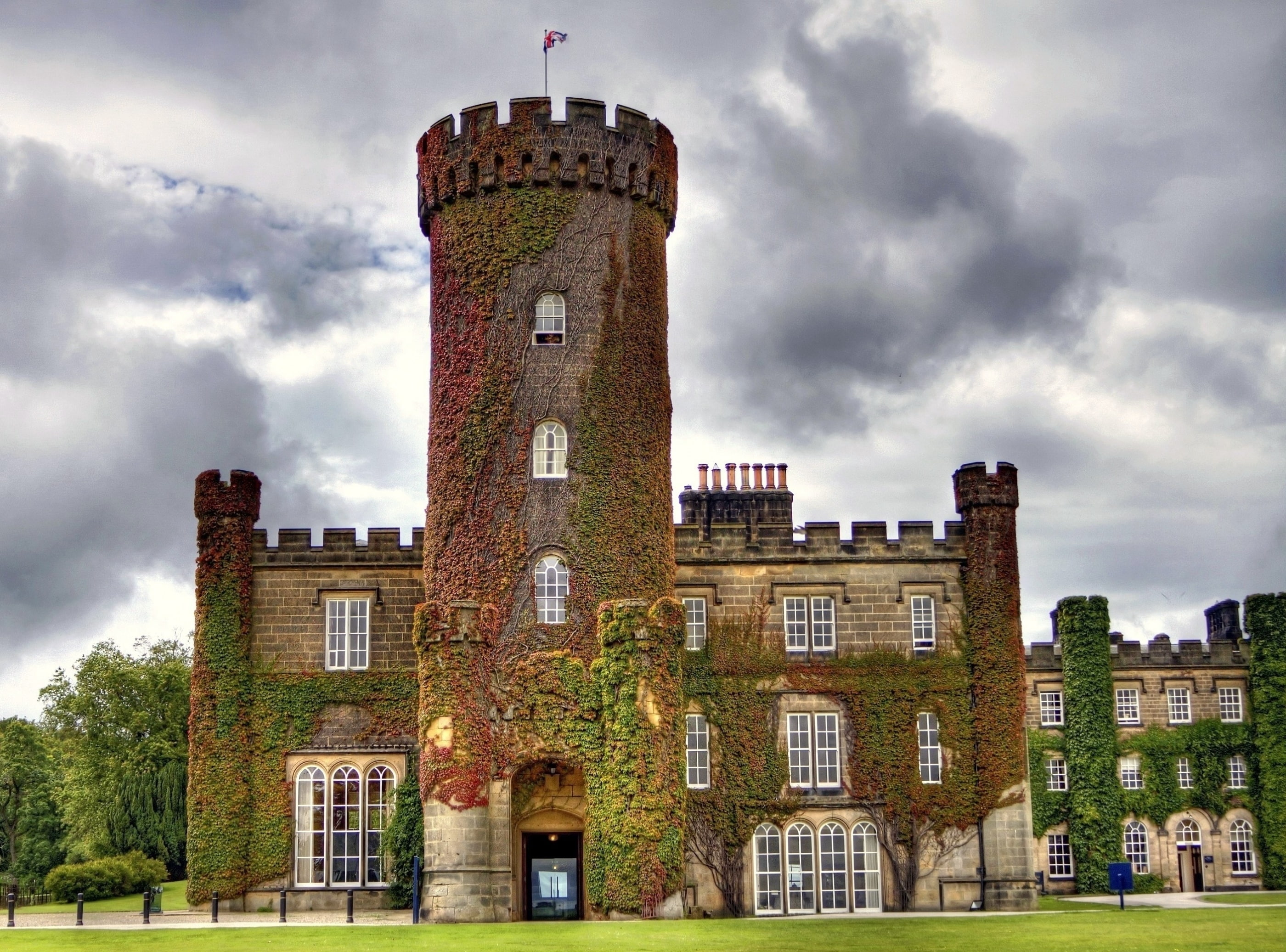 England, city, Castle, tree, facade, building, apartment, Swinton, built structure, concrete, Europe, clock, sky, old, travel destinations, 2K, window, HD Wallpaper