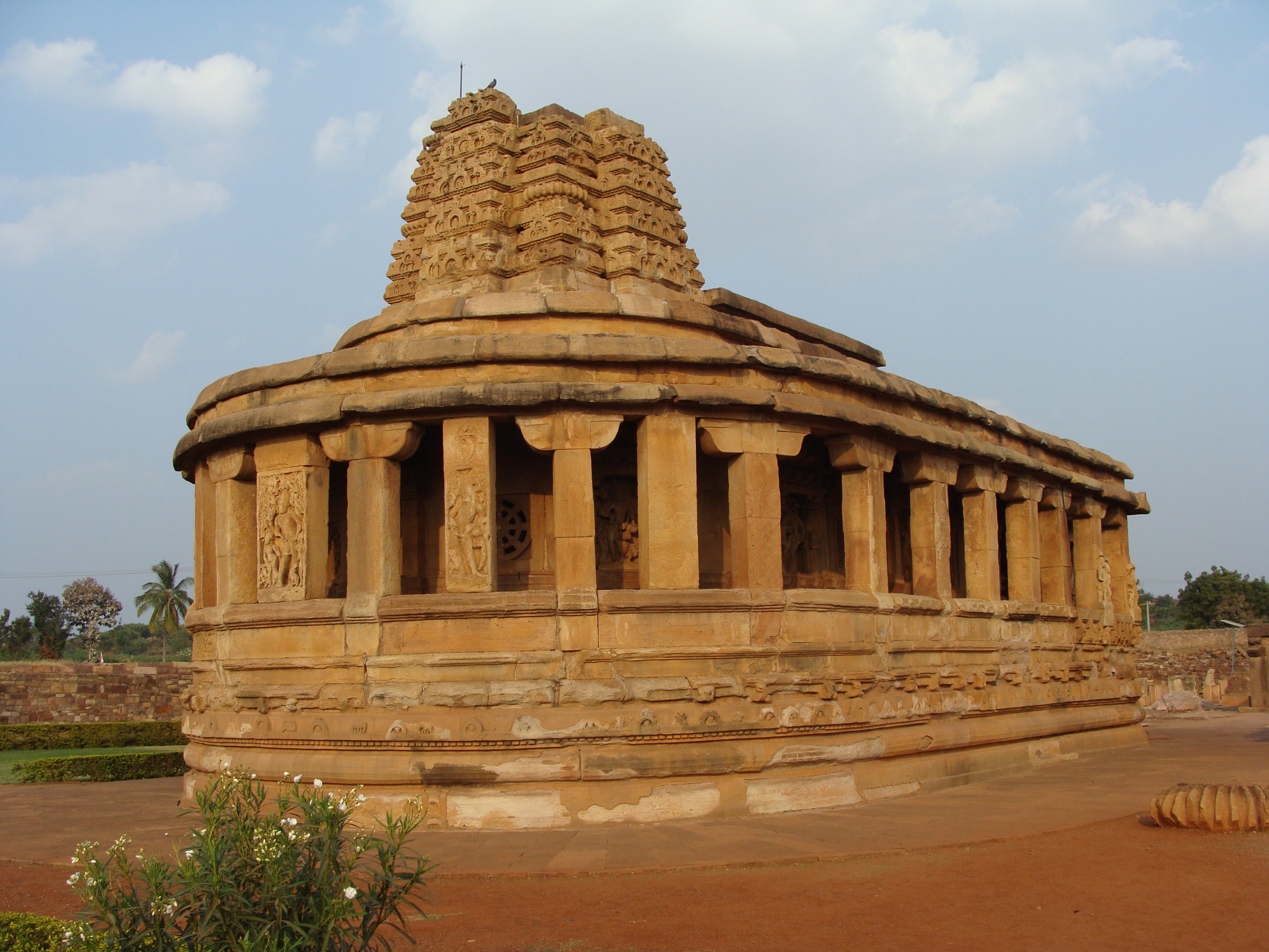 religious, built structure, architectural column, holiday, plant, tourism, outdoors, durg temple, 2K, karnataka, archaeology, india, history, day, old ruin, HD Wallpaper