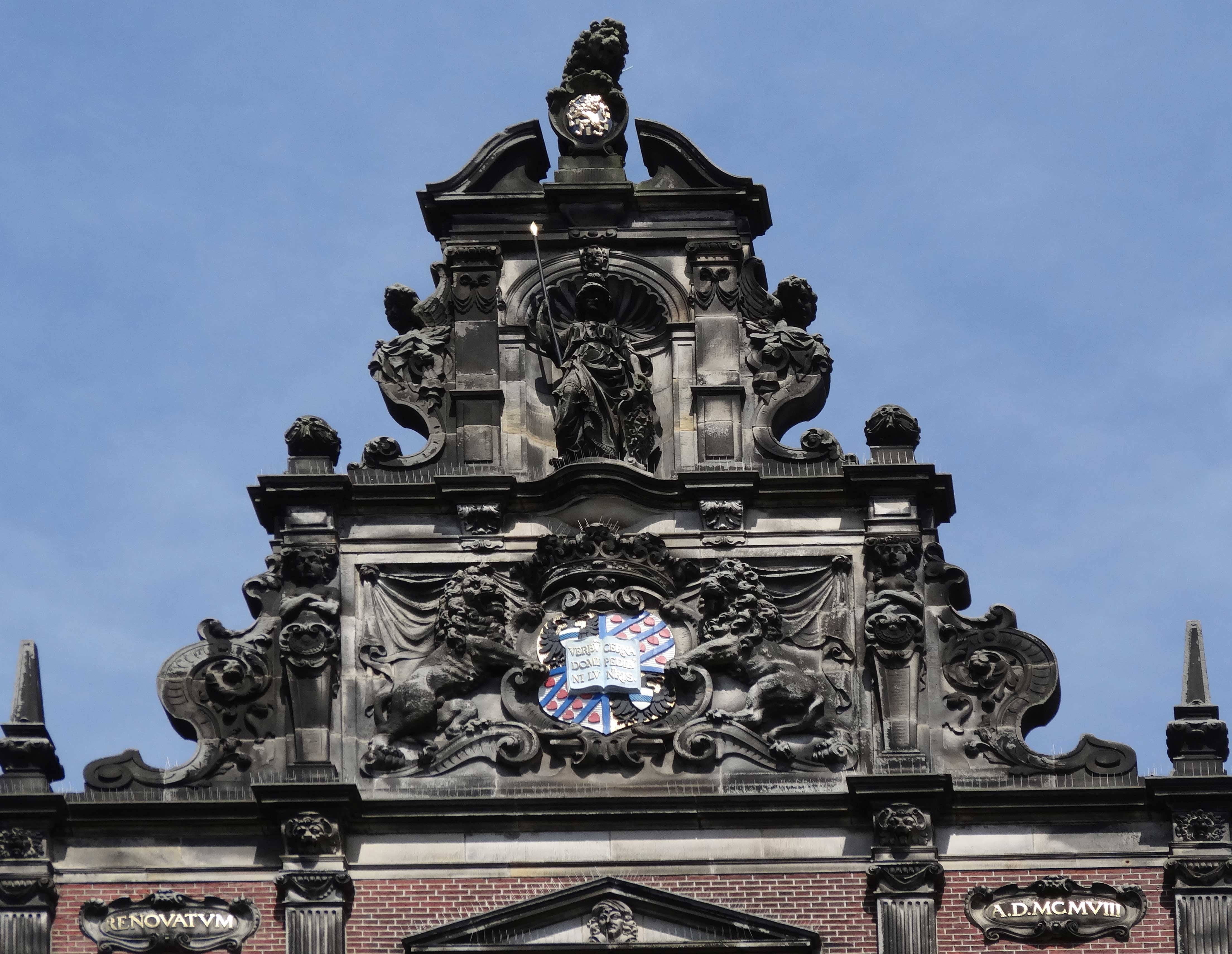 architecture, travel destinations, creativity, the past, male likeness, art and craft, sky, representation, no people, statue, ornate, 4K, building exterior, HD Wallpaper