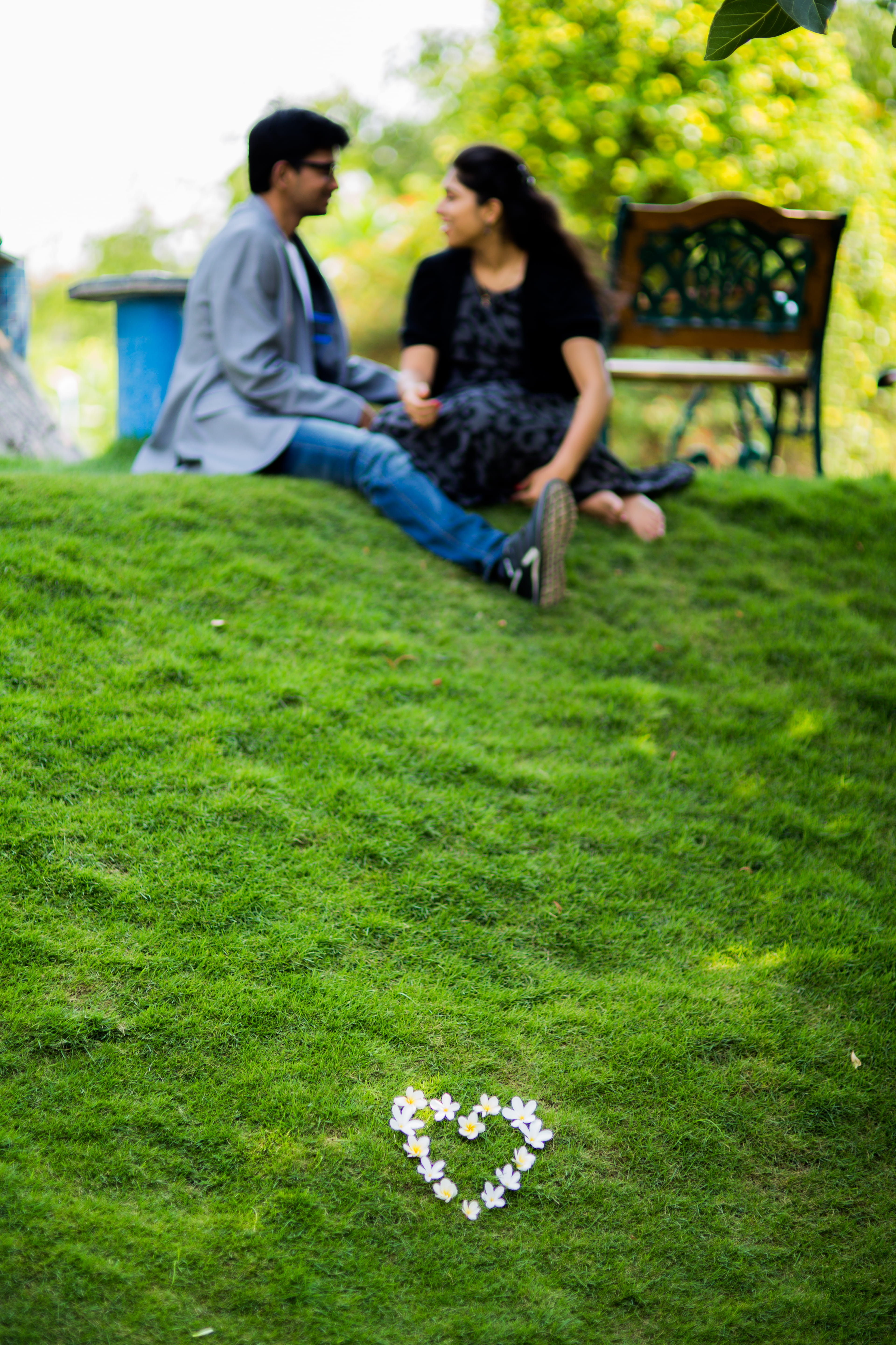 people, real people, wedding photographer, young adult, emotion, heart, adult, 5K, heterosexual couple, plant, casual clothing, full length, women, outdoors, Phone HD Wallpaper