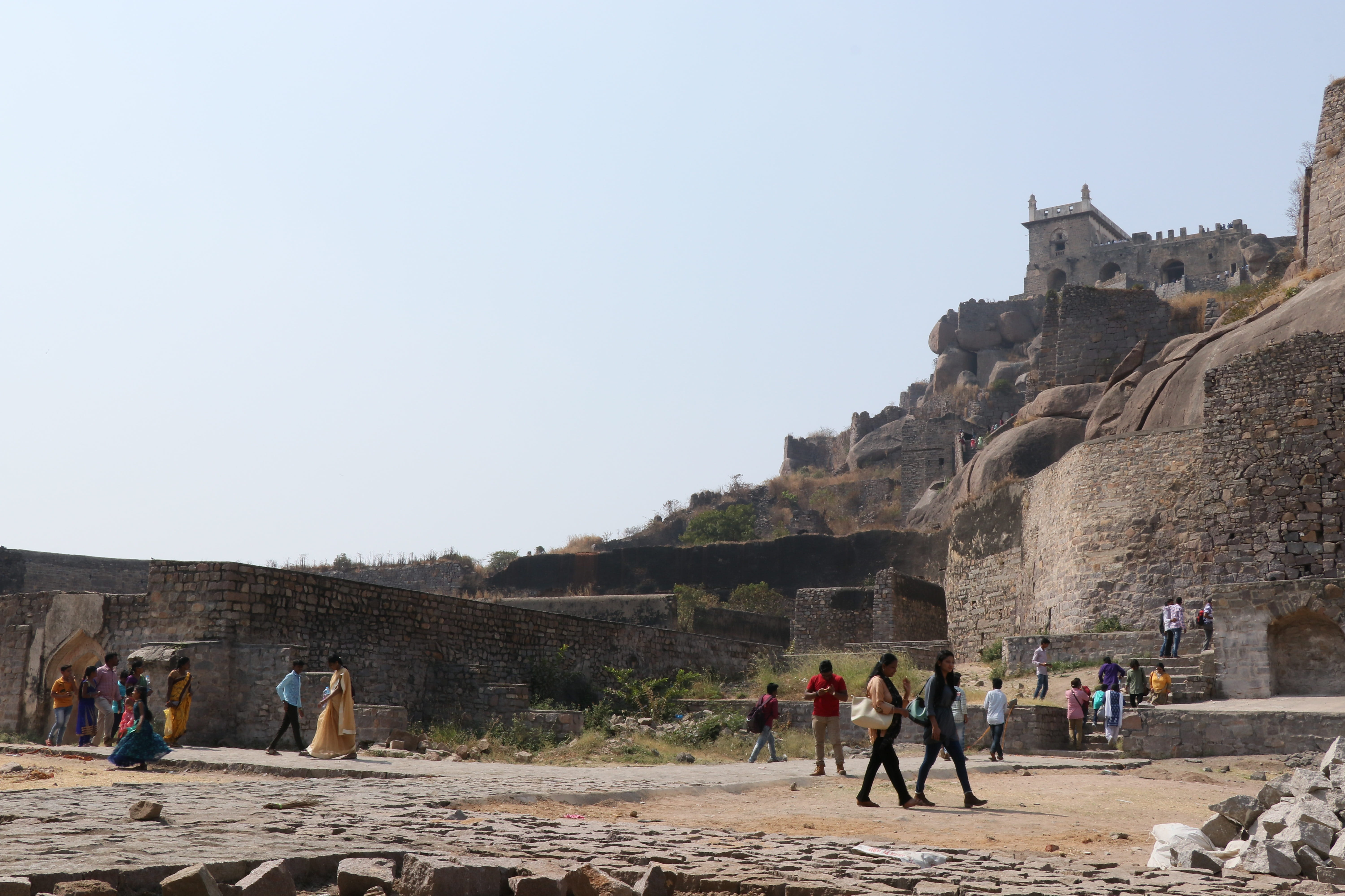 built structure, lifestyles, outdoors, ancient, architecture, tourist, crowd, real people, history, hyderabad, tourism, golconda fort, nature, archaeology, HD Wallpaper