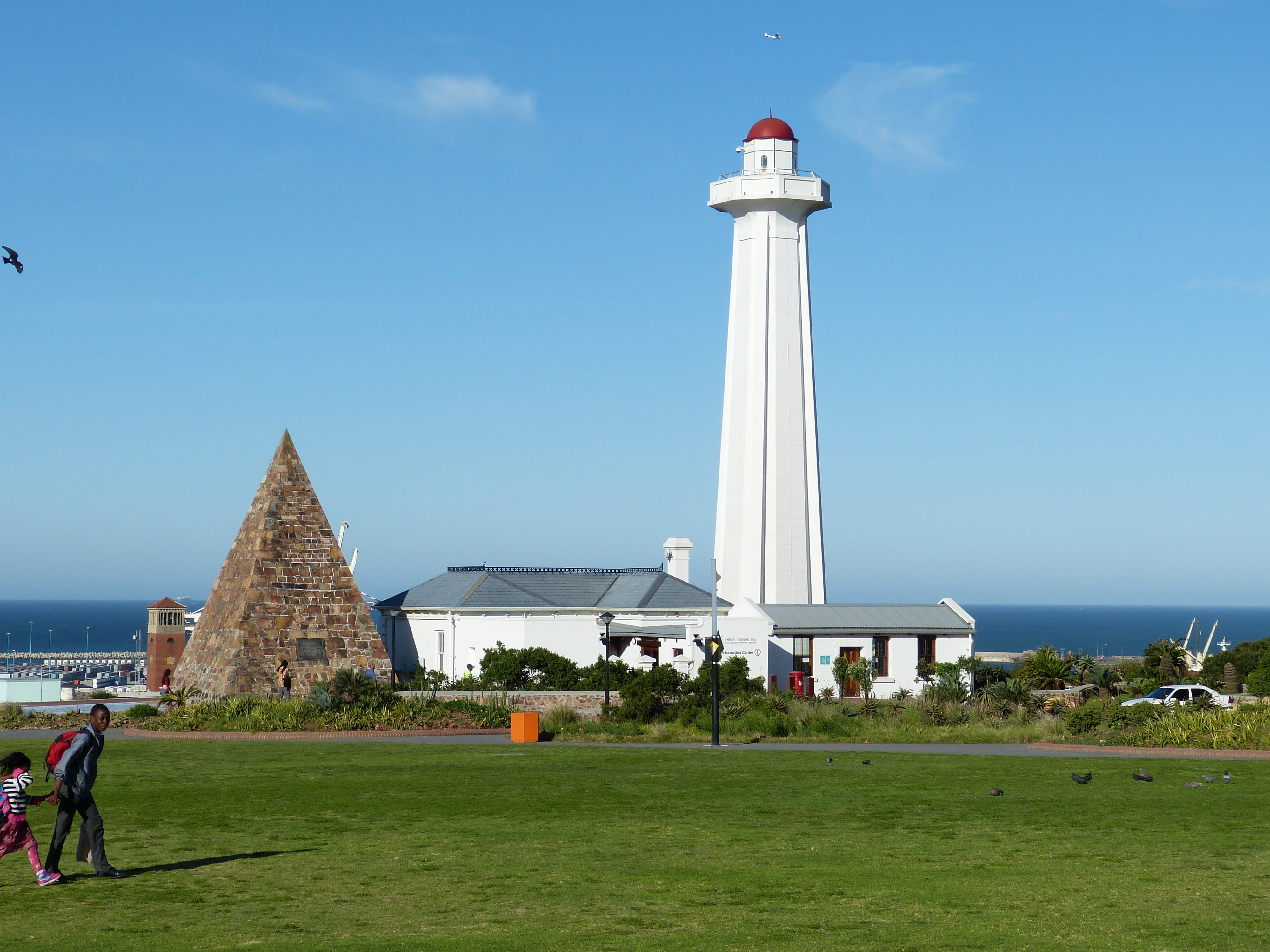 space, building exterior, eastern cape, 4K, group of people, built structure, real people, travel, monument, pyramid, travel destinations, port city, Elizabeth, HD Wallpaper