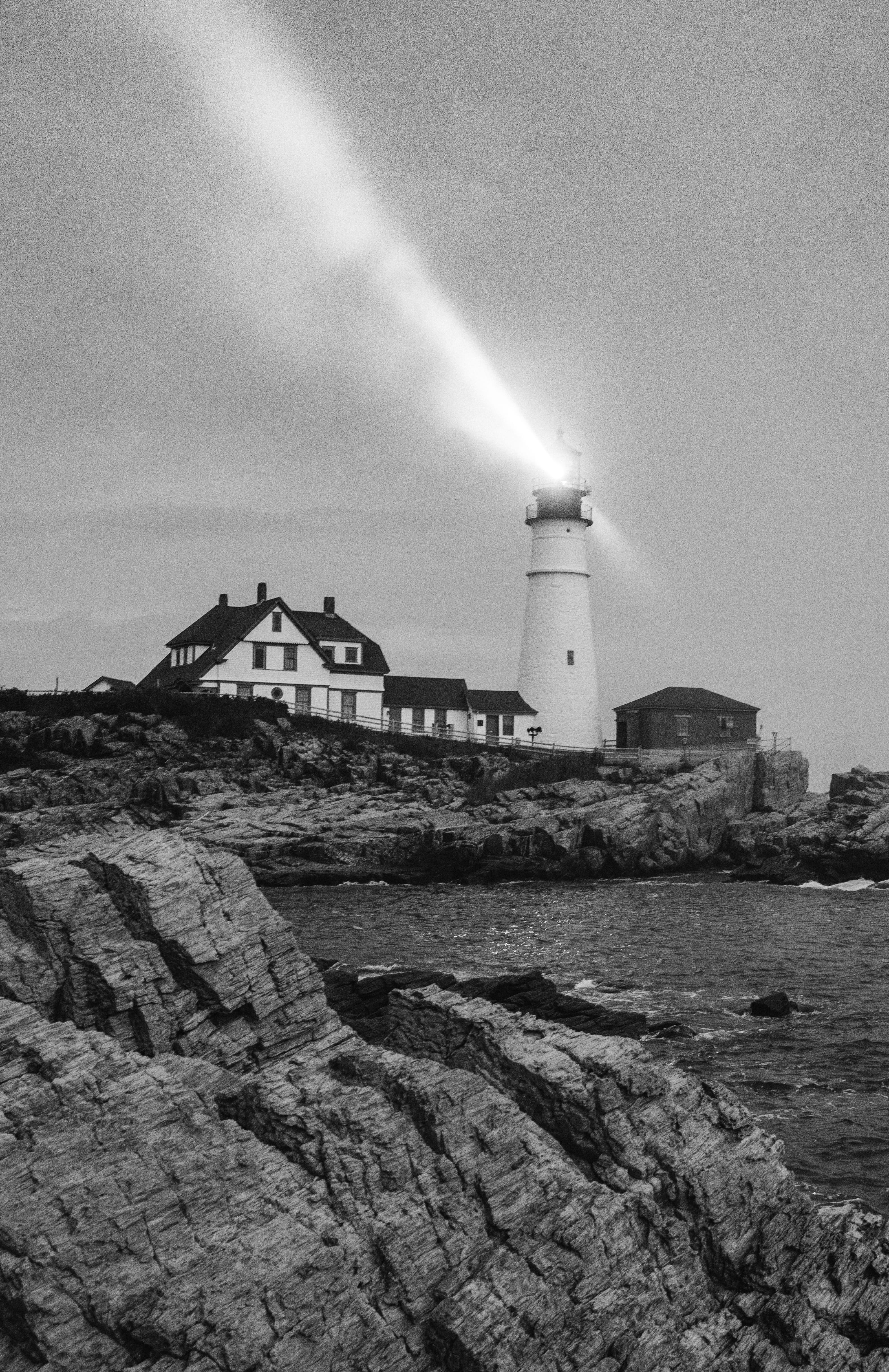 cape elizabeth, safety, rock, coastal, low angle view, nature, built structure, black and white, direction, united states, coast, no people, sea, sky, 4K, Phone HD Wallpaper