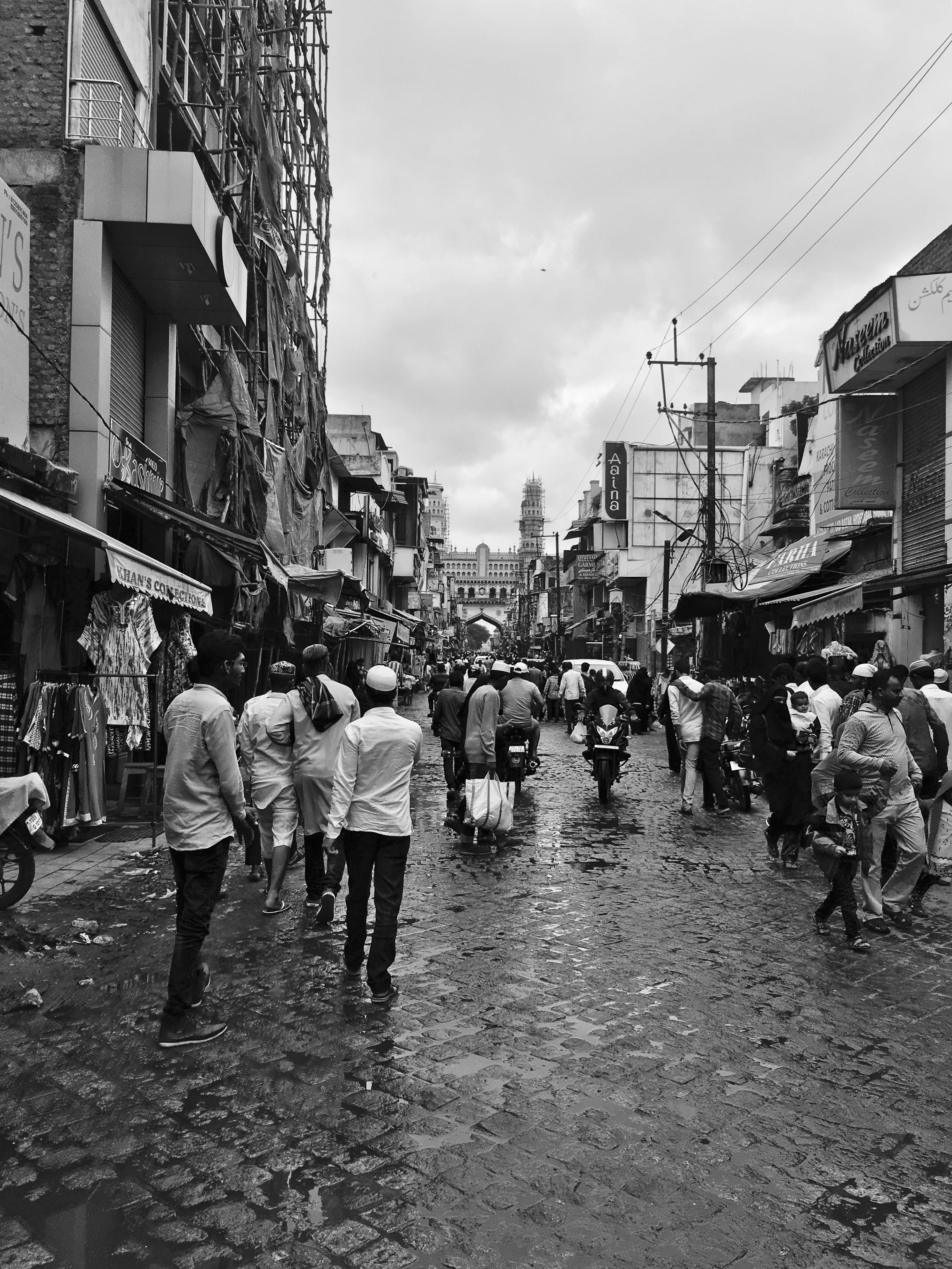 sky, india, group of people, hyderabad, roads, real people, built structure, men, grayscale, 4K, large group of people, street, women, crowd, rainy season, Phone HD Wallpaper