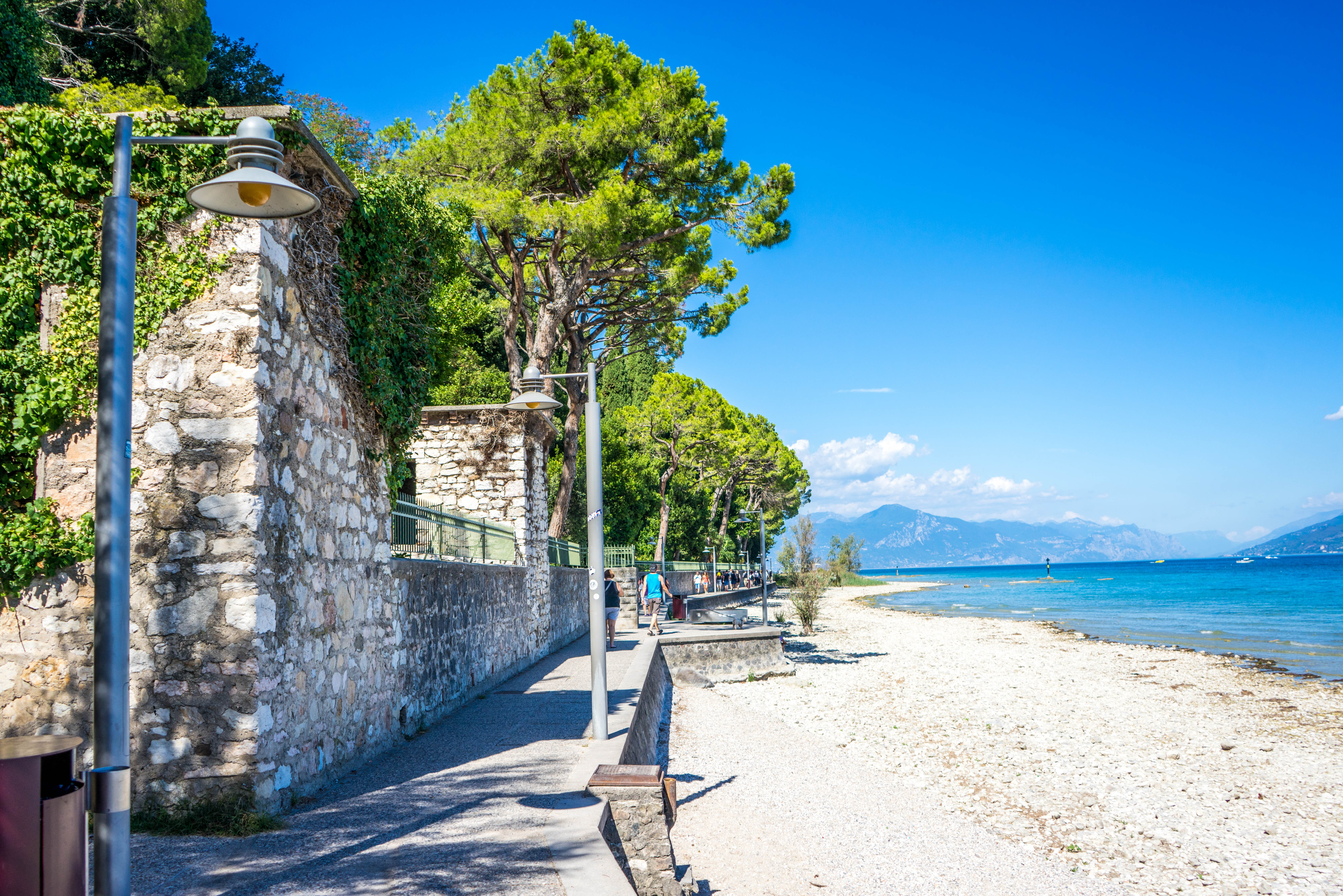 day, trees, beach, shadow, europe, 5K, shore, sirmione, summer, history, european, clear sky, beauty in nature, outdoors, vacation, water, tourism, tree, HD Wallpaper