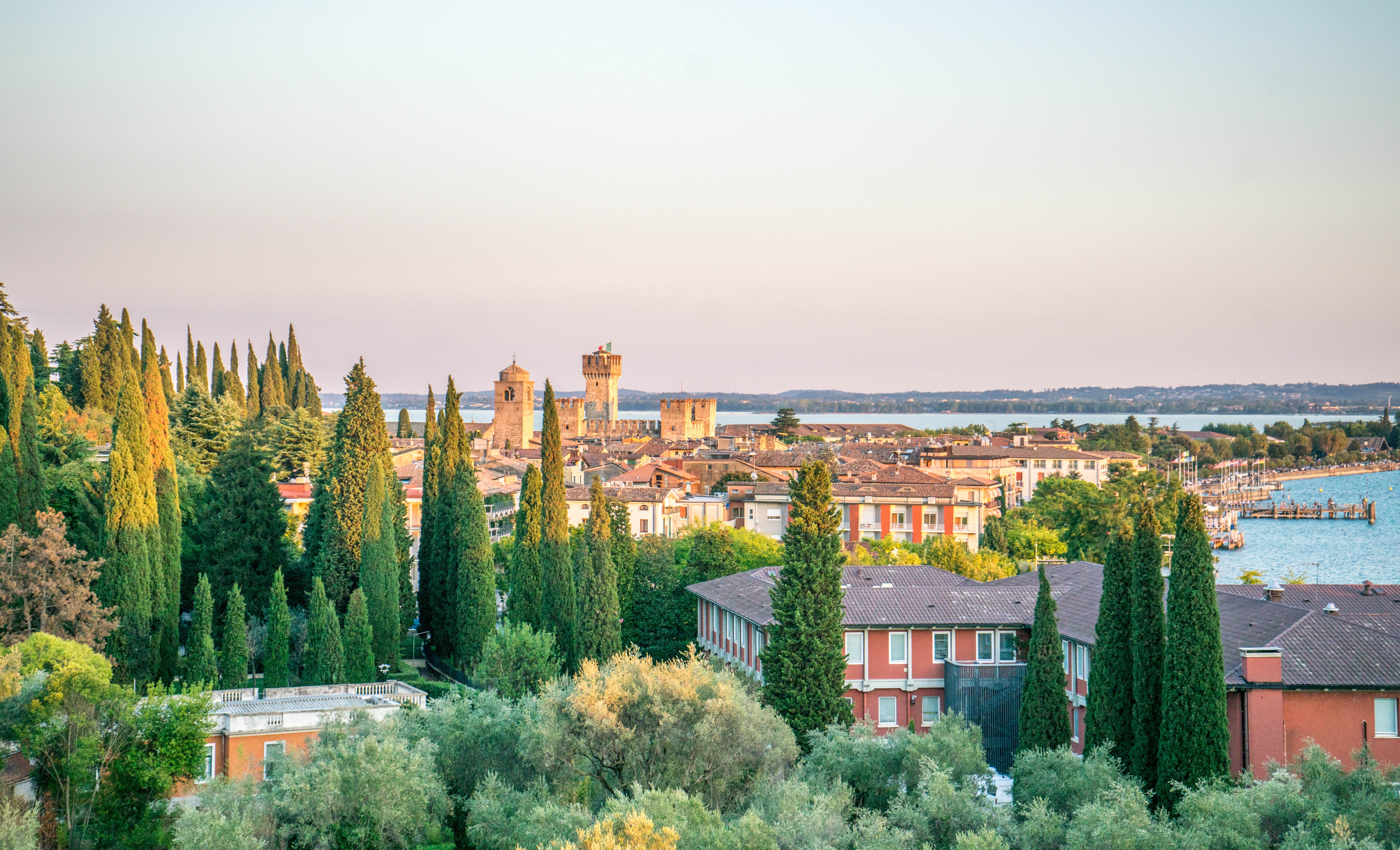 architecture, built structure, outdoors, environment, exterior, clear sky, cityscape, travel, residential district, day, clouds, sirmione, sky, scenery, HD Wallpaper