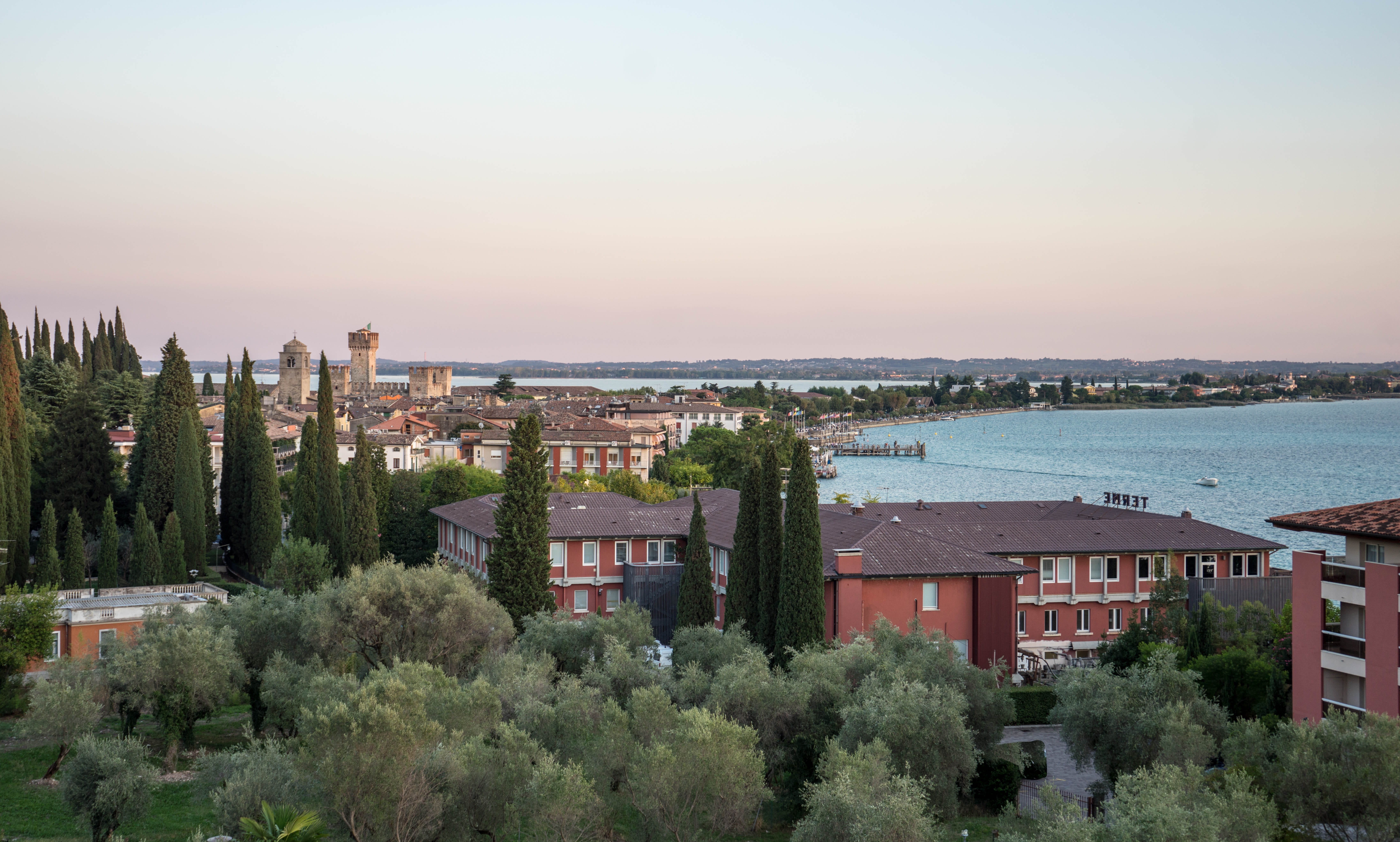 summer, sky, nature landscape, apartment, europe, no people, cityscape, building exterior, residential district, scaliger castle, sunset, high angle view, HD Wallpaper